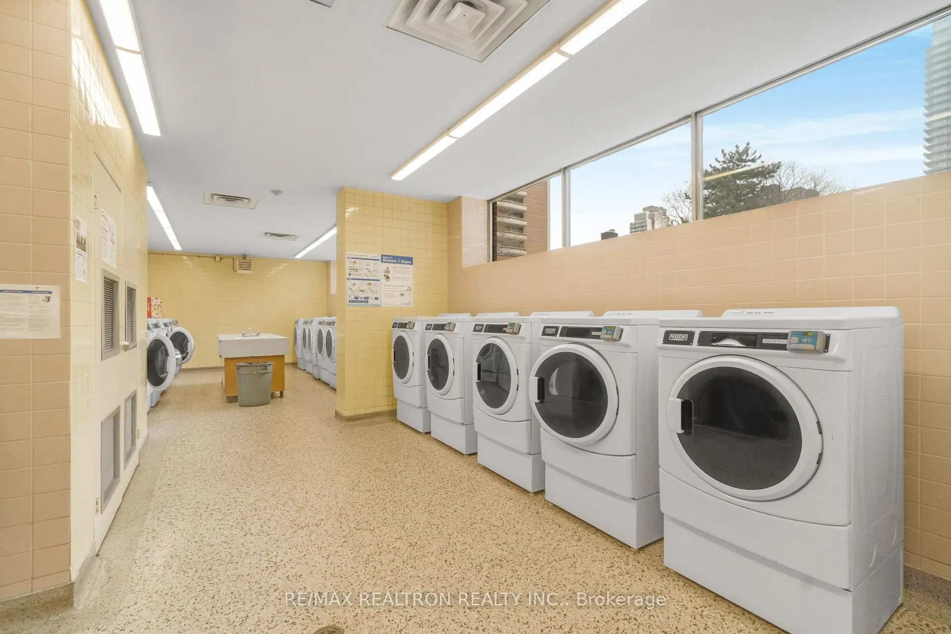Photo 3 of Unit 511, 33 Isabella Street, Toronto, Church-Yonge Corridor — HOMEH