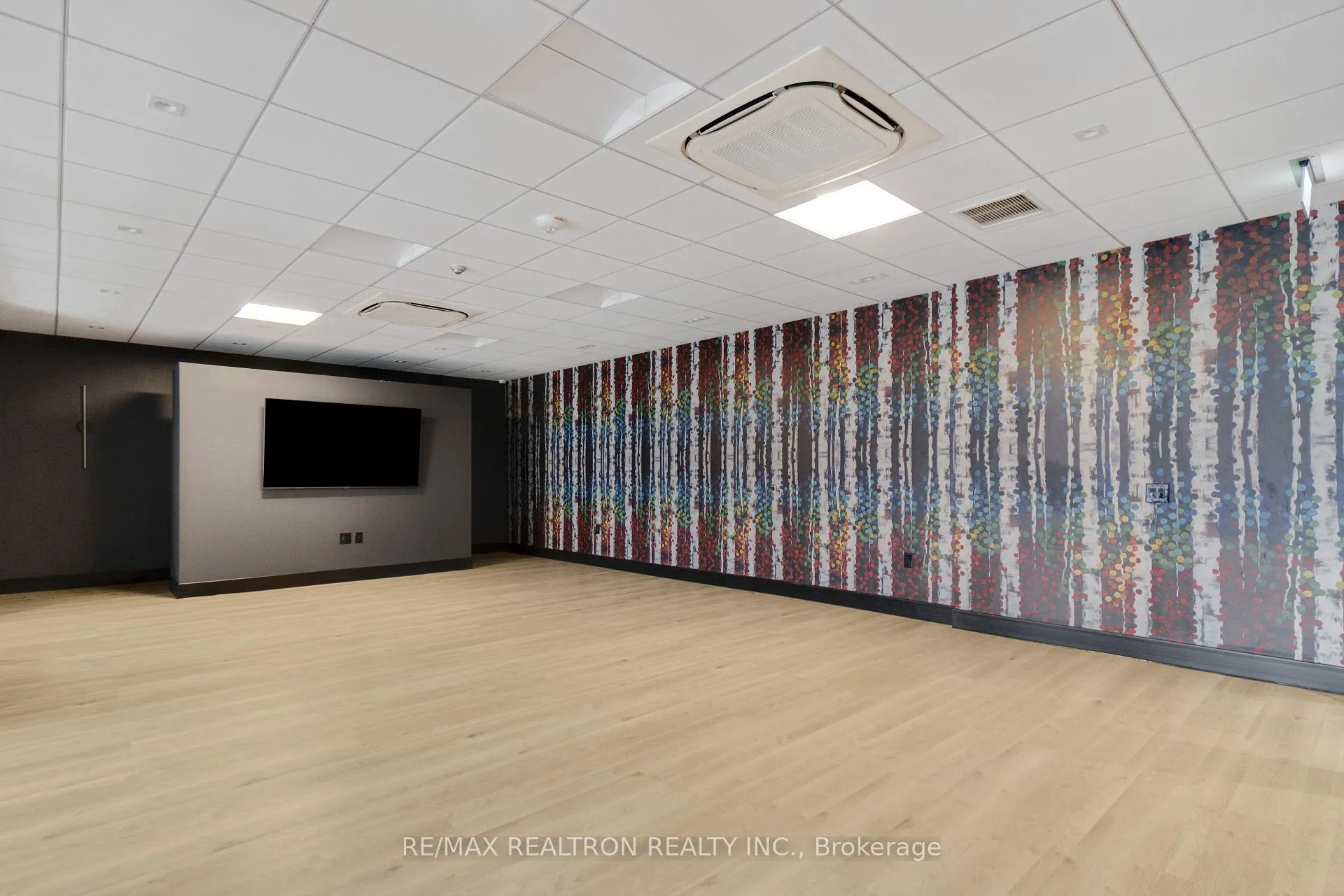 Photo 6 of Unit 511, 33 Isabella Street, Toronto, Church-Yonge Corridor — HOMEH