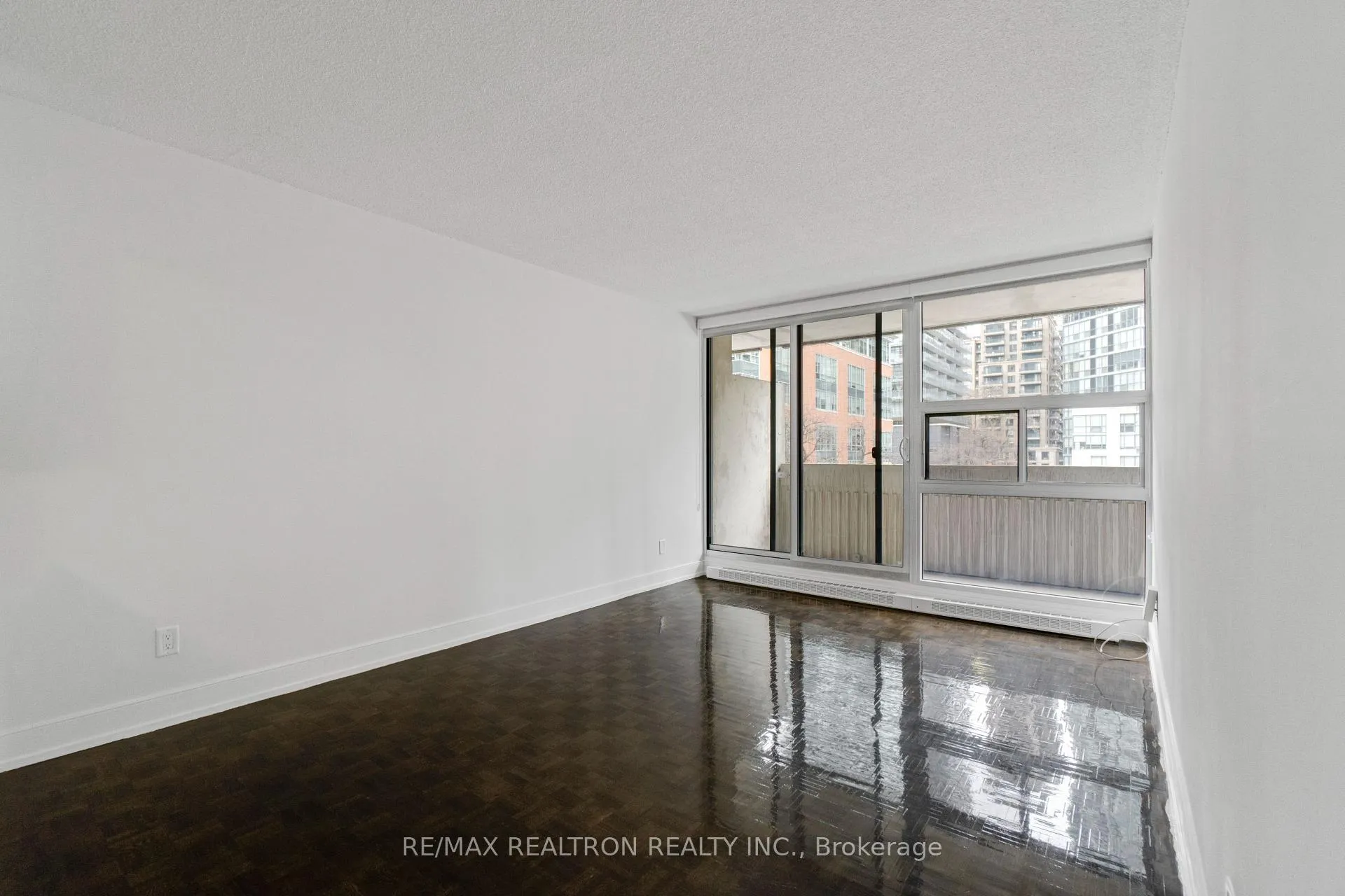 Photo 10 of Unit 511, 33 Isabella Street, Toronto, Church-Yonge Corridor — HOMEH