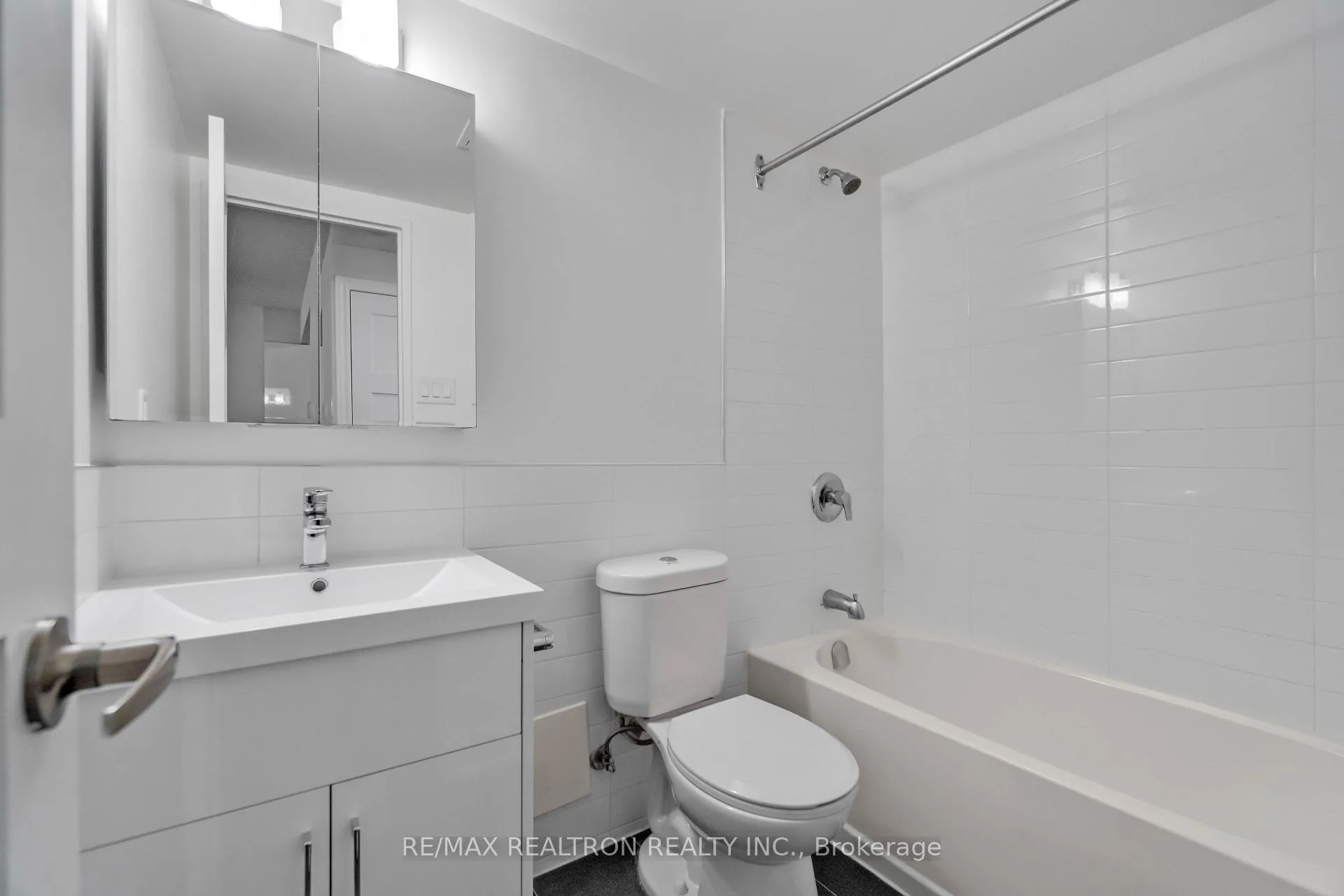 Photo 13 of Unit 511, 33 Isabella Street, Toronto, Church-Yonge Corridor — HOMEH