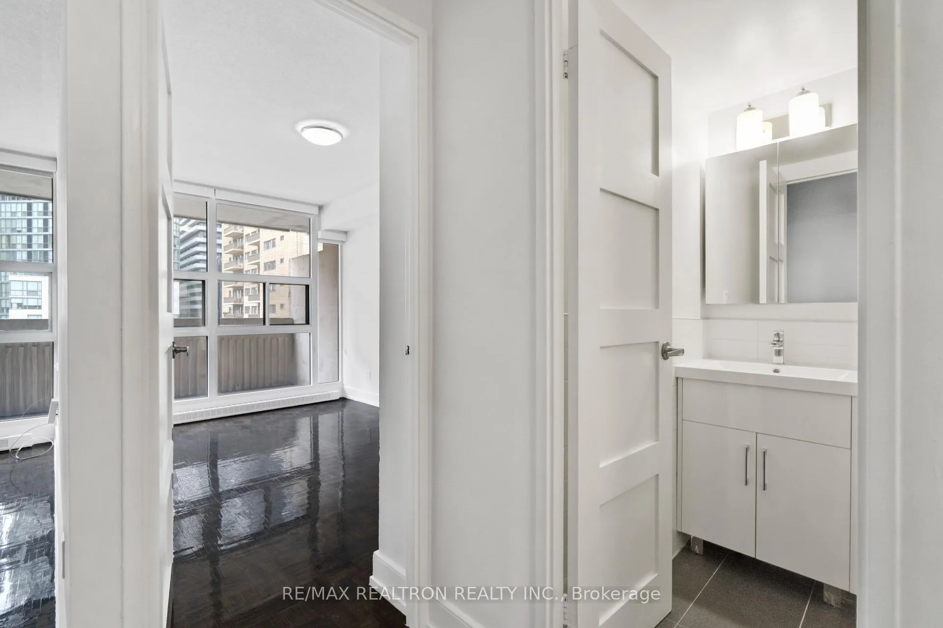 Photo 23 of Unit 511, 33 Isabella Street, Toronto, Church-Yonge Corridor — HOMEH