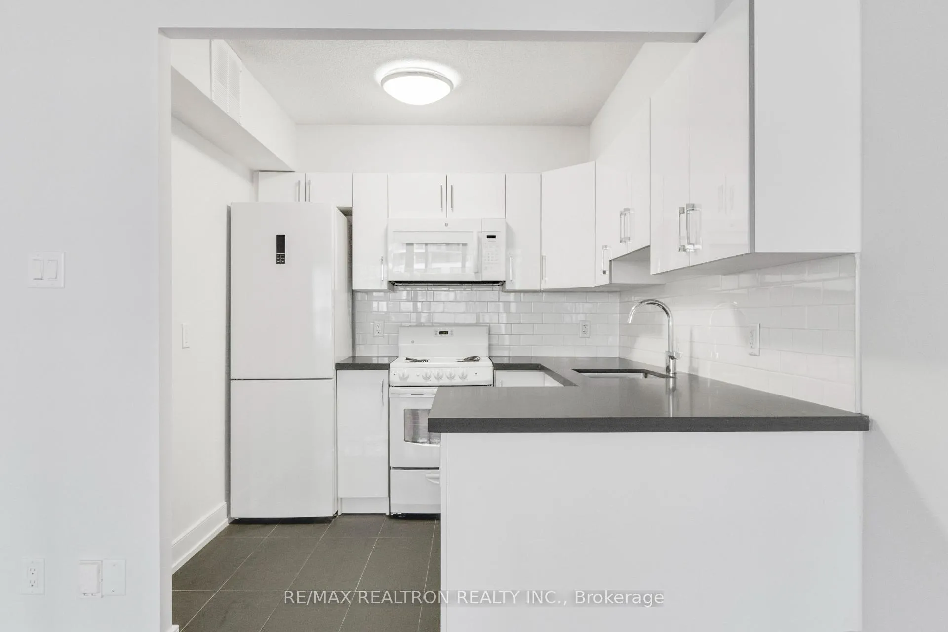 Photo 26 of Unit 511, 33 Isabella Street, Toronto, Church-Yonge Corridor — HOMEH