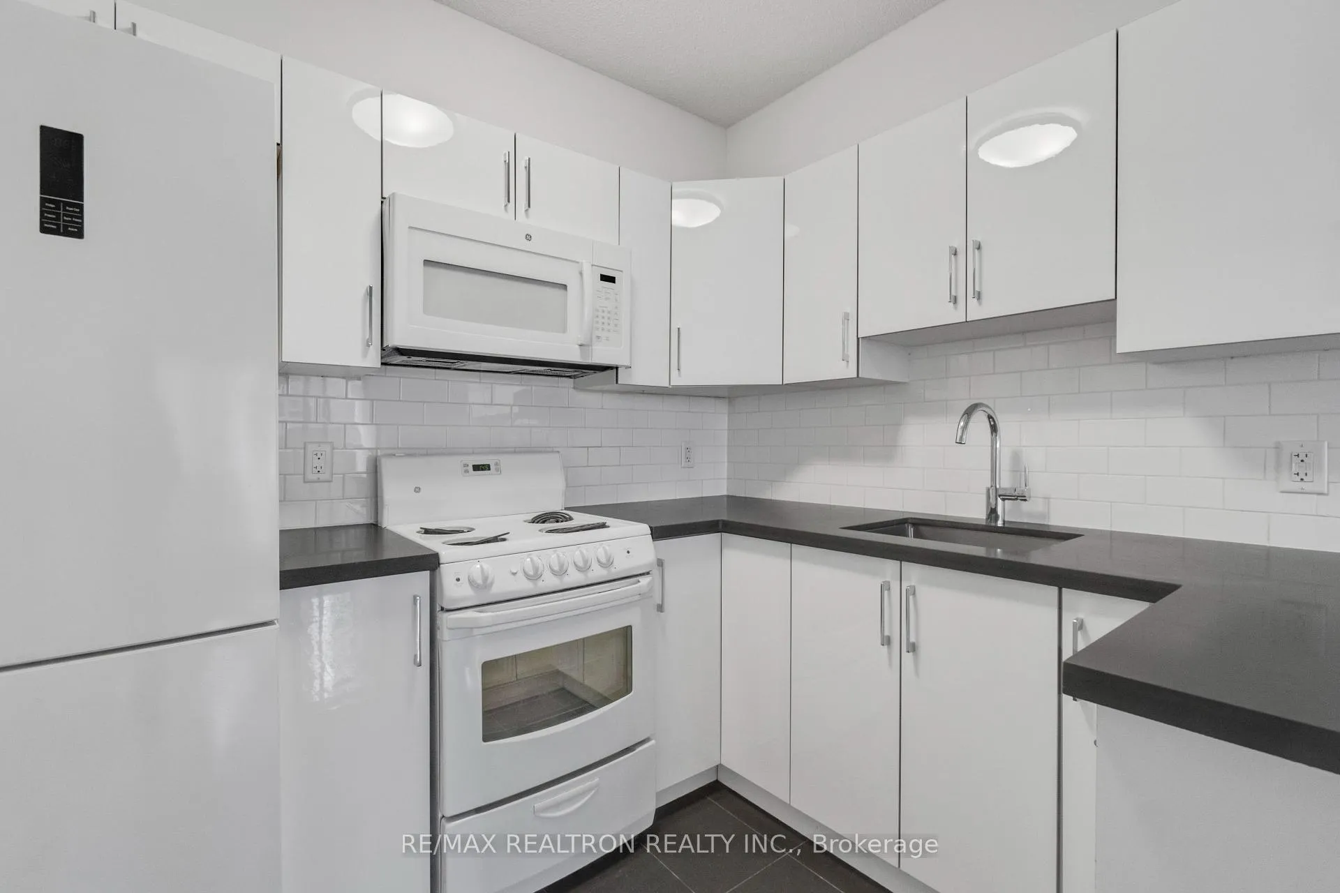 Photo 28 of Unit 511, 33 Isabella Street, Toronto, Church-Yonge Corridor — HOMEH