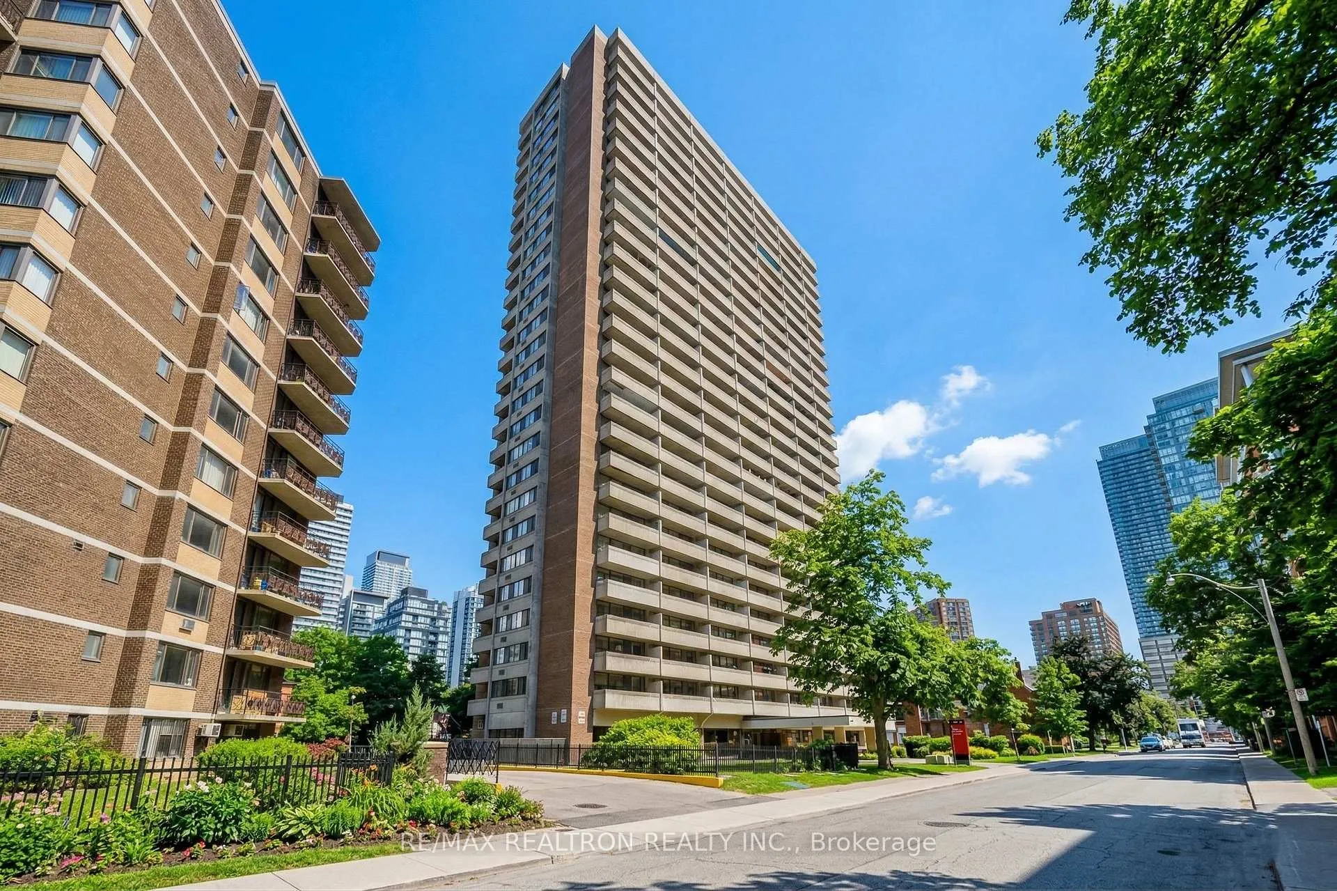 Photo 33 of Unit 511, 33 Isabella Street, Toronto, Church-Yonge Corridor — HOMEH