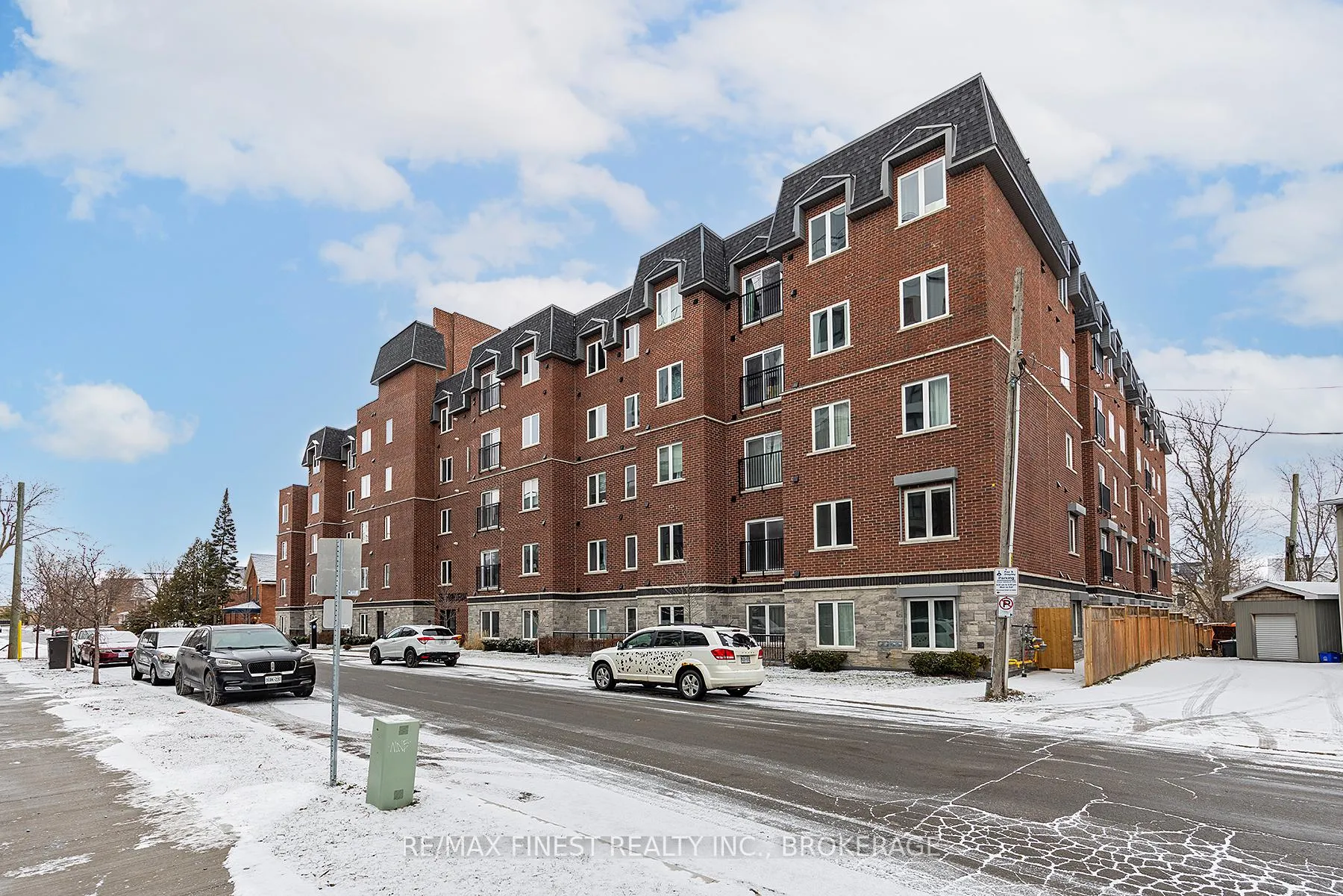 Front of Unit 202, 501 Frontenac Street