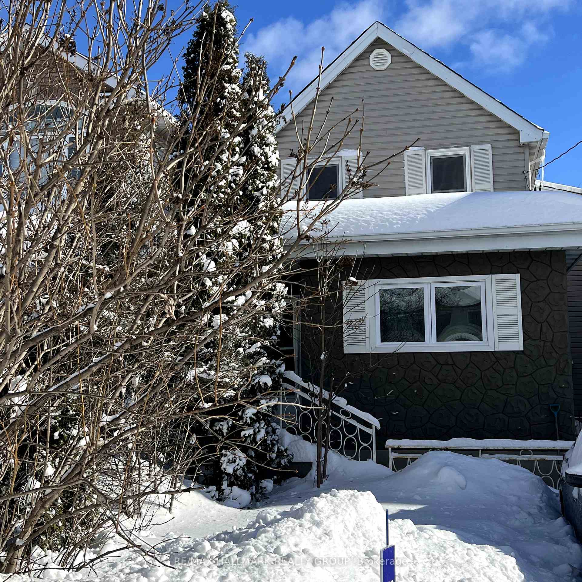 Photo 1 of 687 Melbourne Avenue, Ottawa, Laurentianview — HOMEH