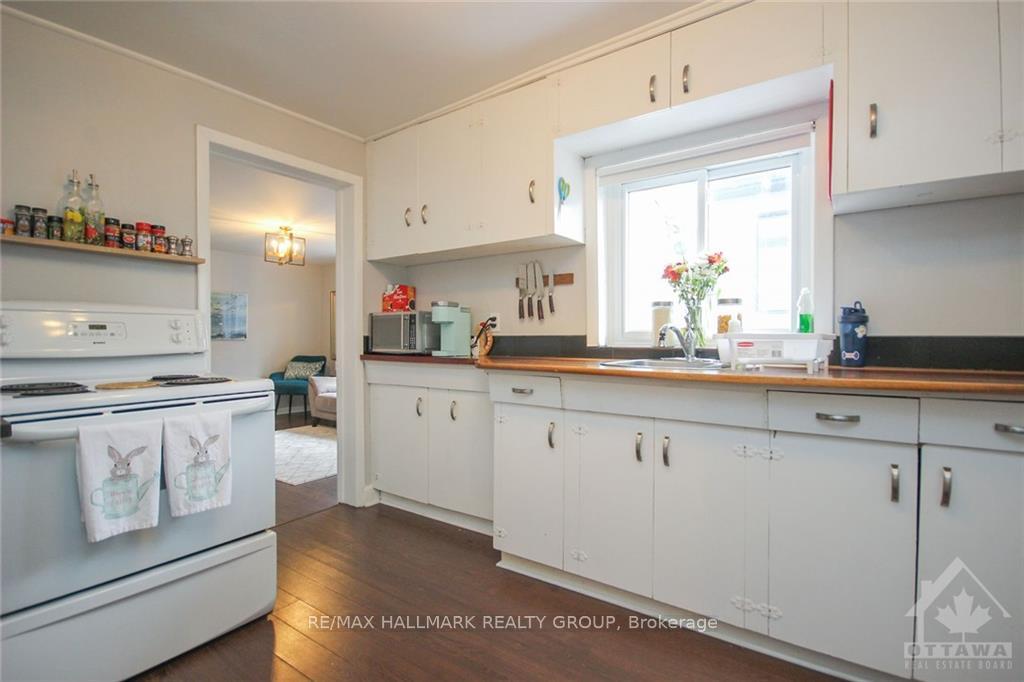 Photo 2 of 687 Melbourne Avenue, Ottawa, Laurentianview — HOMEH