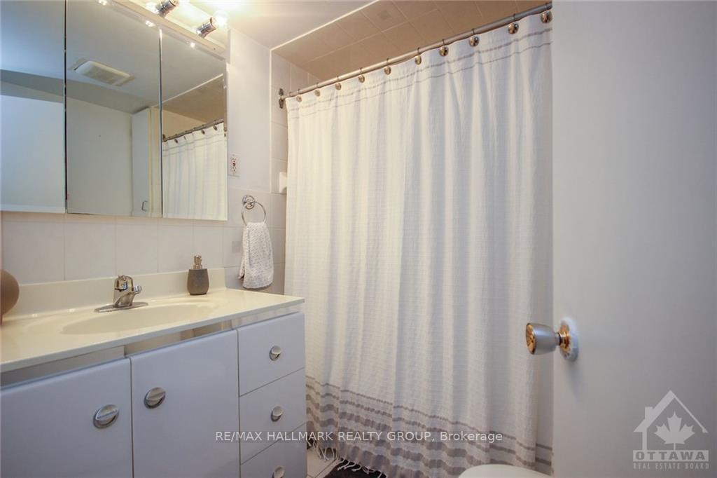 Photo 4 of 687 Melbourne Avenue, Ottawa, Laurentianview — HOMEH