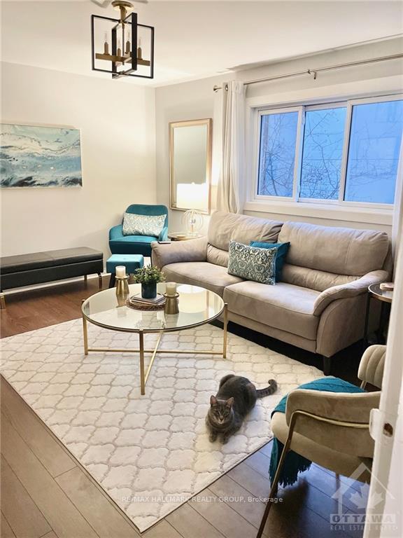 Photo 5 of 687 Melbourne Avenue, Ottawa, Laurentianview — HOMEH