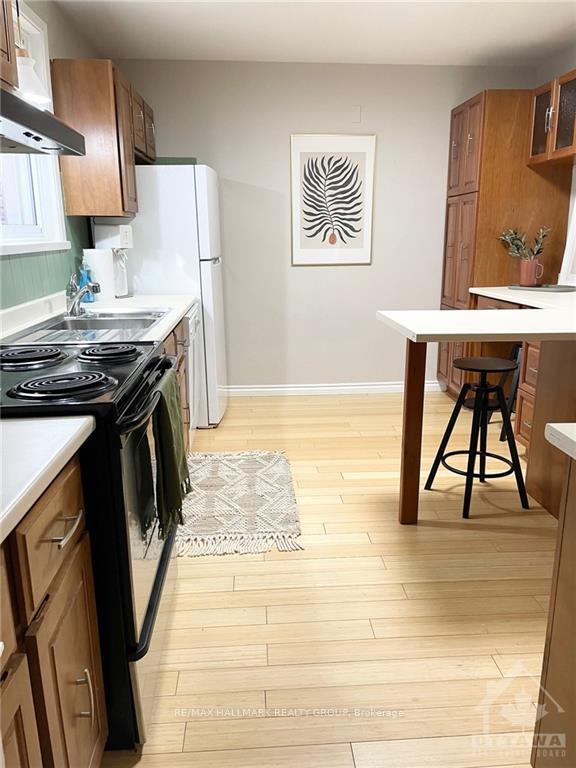 Photo 13 of 687 Melbourne Avenue, Ottawa, Laurentianview — HOMEH