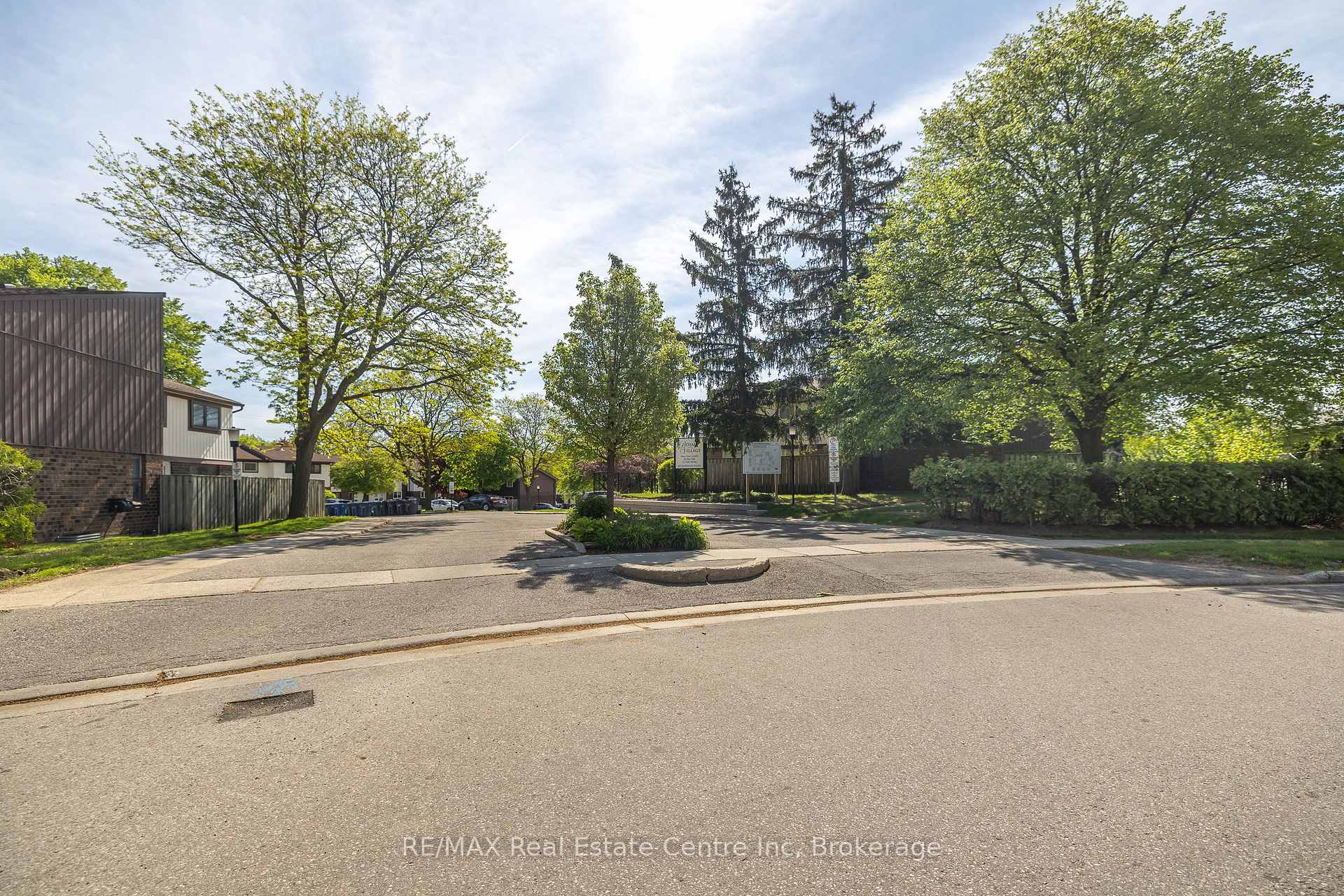 Photo 4 of Unit 1, 45 Marksam Road, Guelph, Willow West/Sugarbush/West Acres — HOMEH