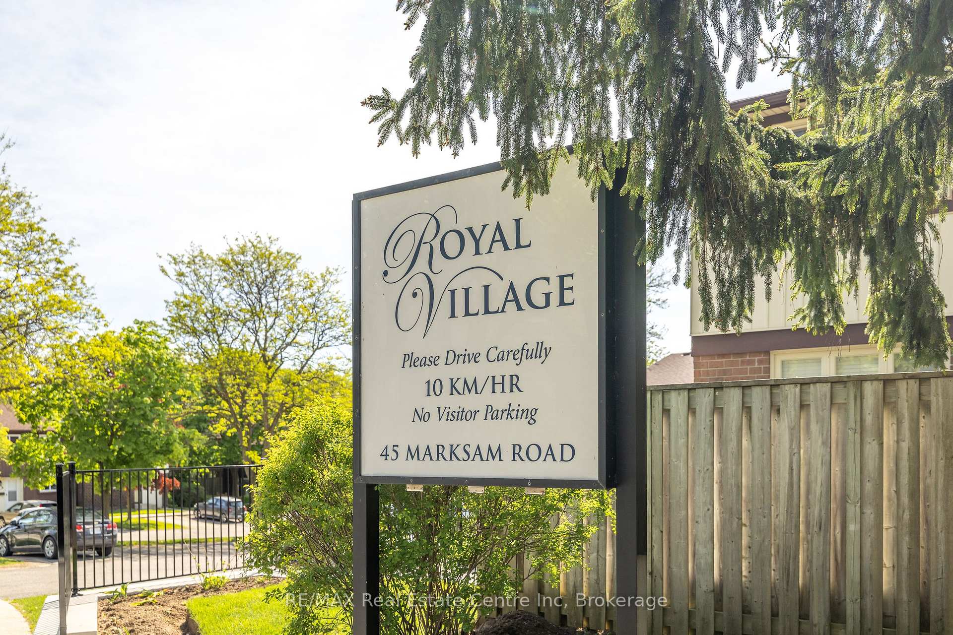 Photo 5 of Unit 1, 45 Marksam Road, Guelph, Willow West/Sugarbush/West Acres — HOMEH