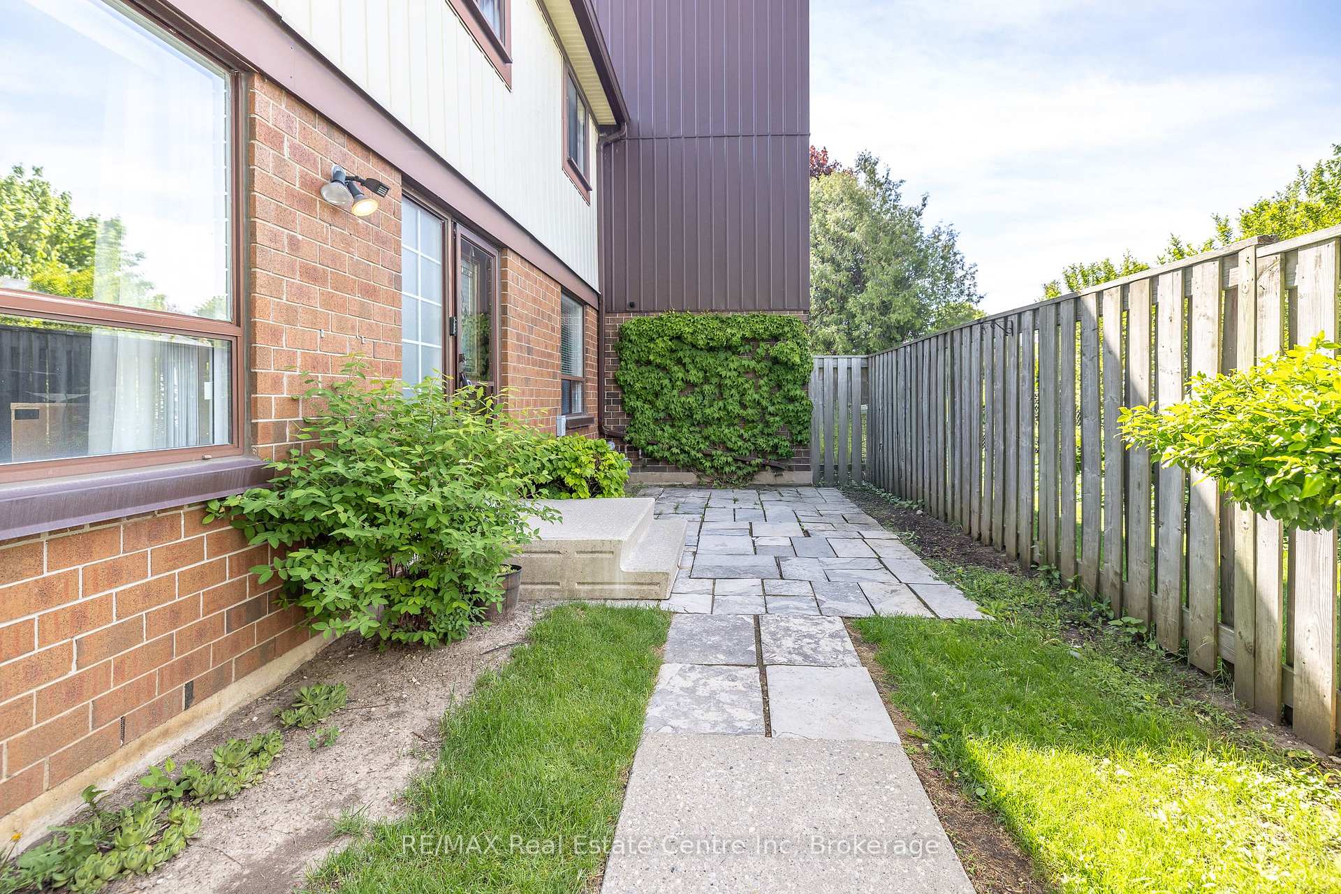Photo 9 of Unit 1, 45 Marksam Road, Guelph, Willow West/Sugarbush/West Acres — HOMEH