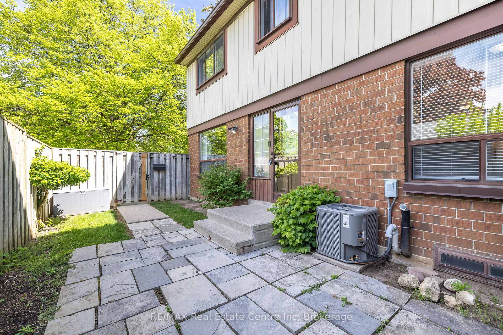 Photo 11 of Unit 1, 45 Marksam Road, Guelph, Willow West/Sugarbush/West Acres — HOMEH