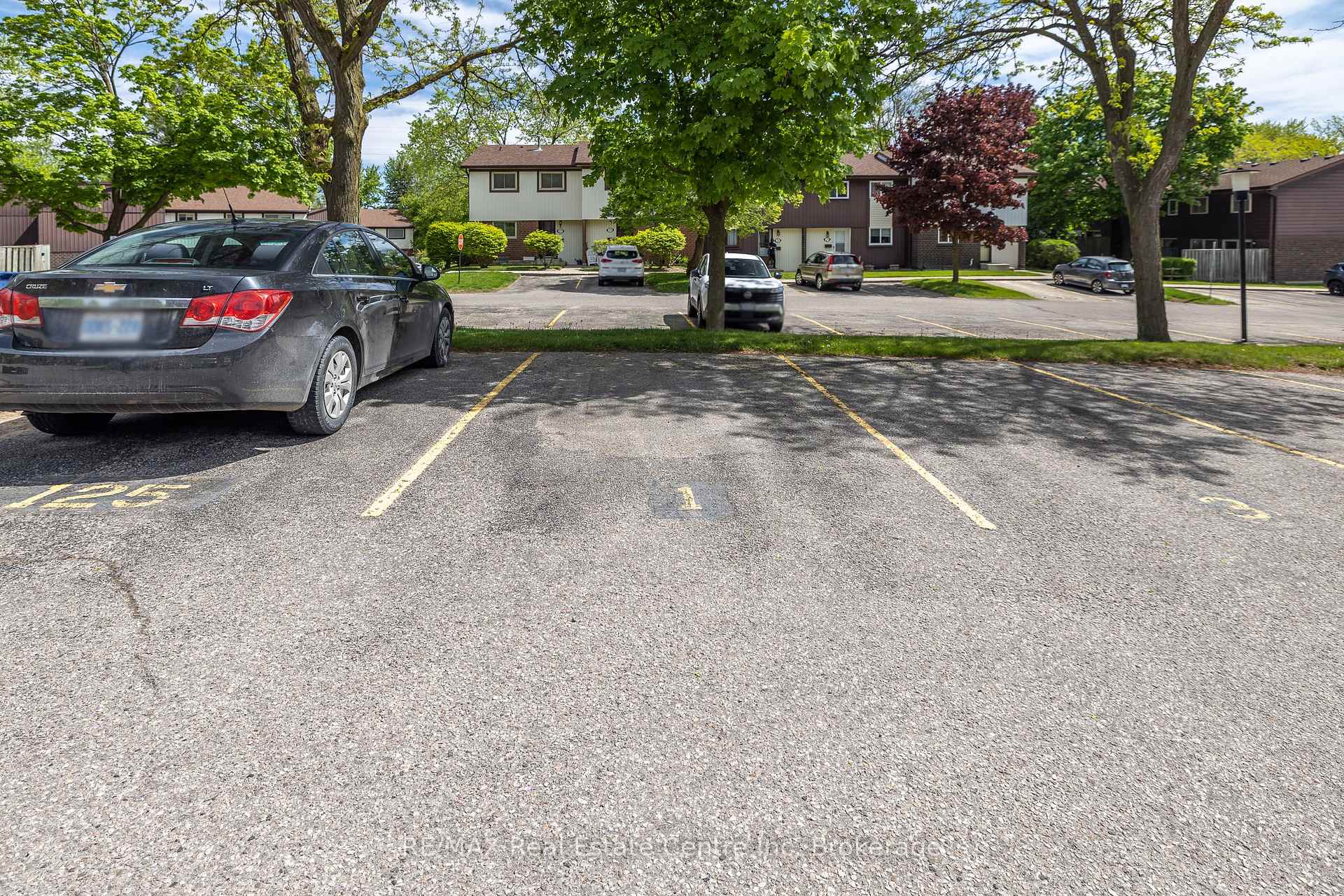Photo 37 of Unit 1, 45 Marksam Road, Guelph, Willow West/Sugarbush/West Acres — HOMEH