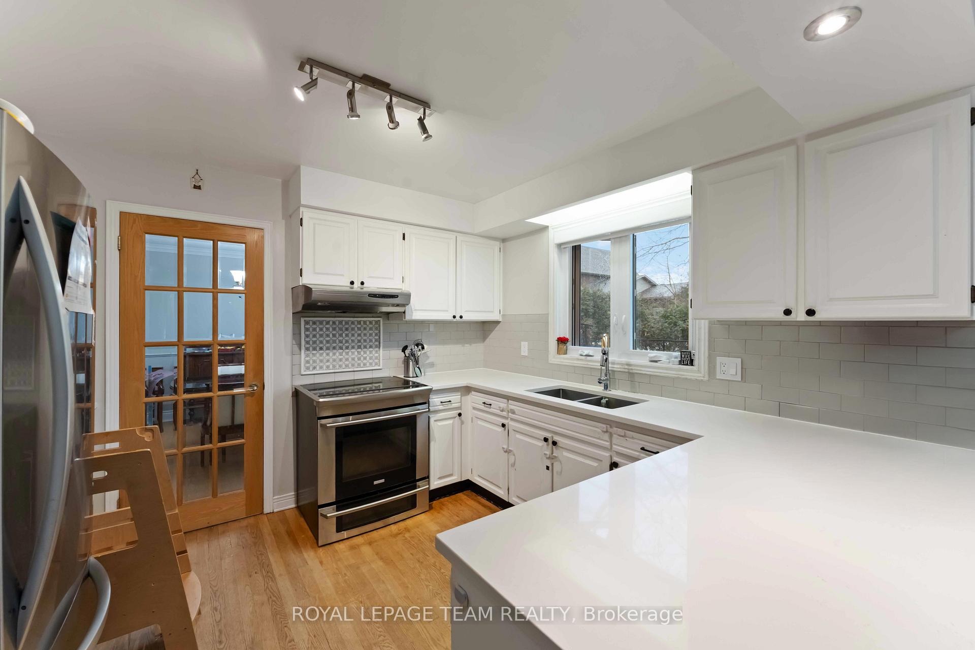 Photo 10 of 18 Fifeshire Crescent, Ottawa, Pineglen/Country Place — HOMEH