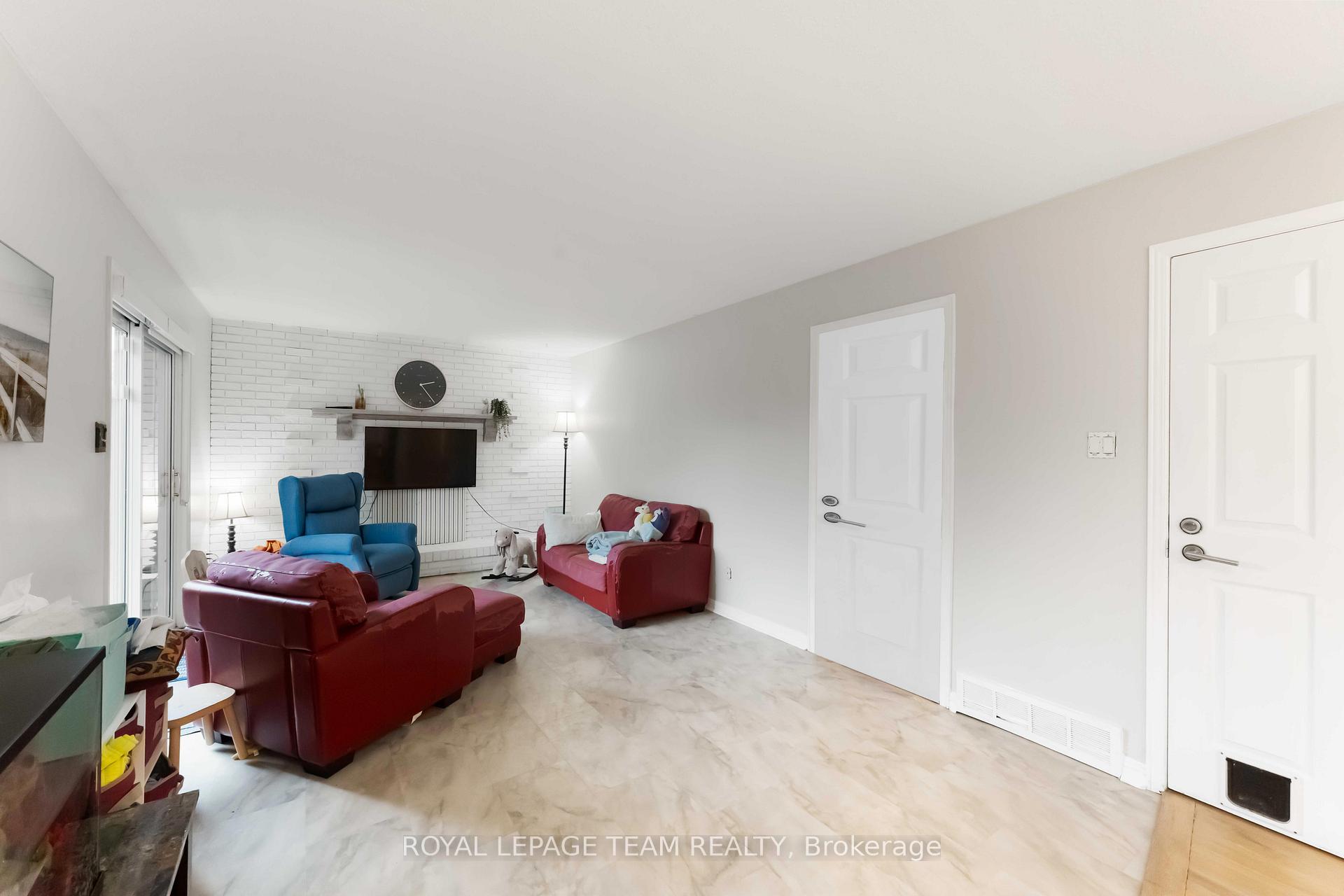 Photo 11 of 18 Fifeshire Crescent, Ottawa, Pineglen/Country Place — HOMEH