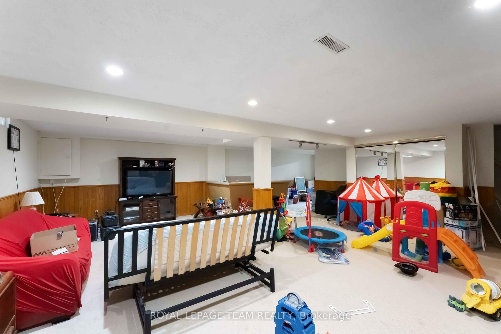 Photo 26 of 18 Fifeshire Crescent, Ottawa, Pineglen/Country Place — HOMEH
