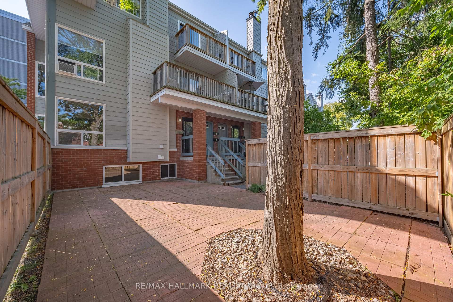 Photo 2 of Unit B, 20 Hart Avenue, Ottawa, Overbrook/Castle Heights — HOMEH