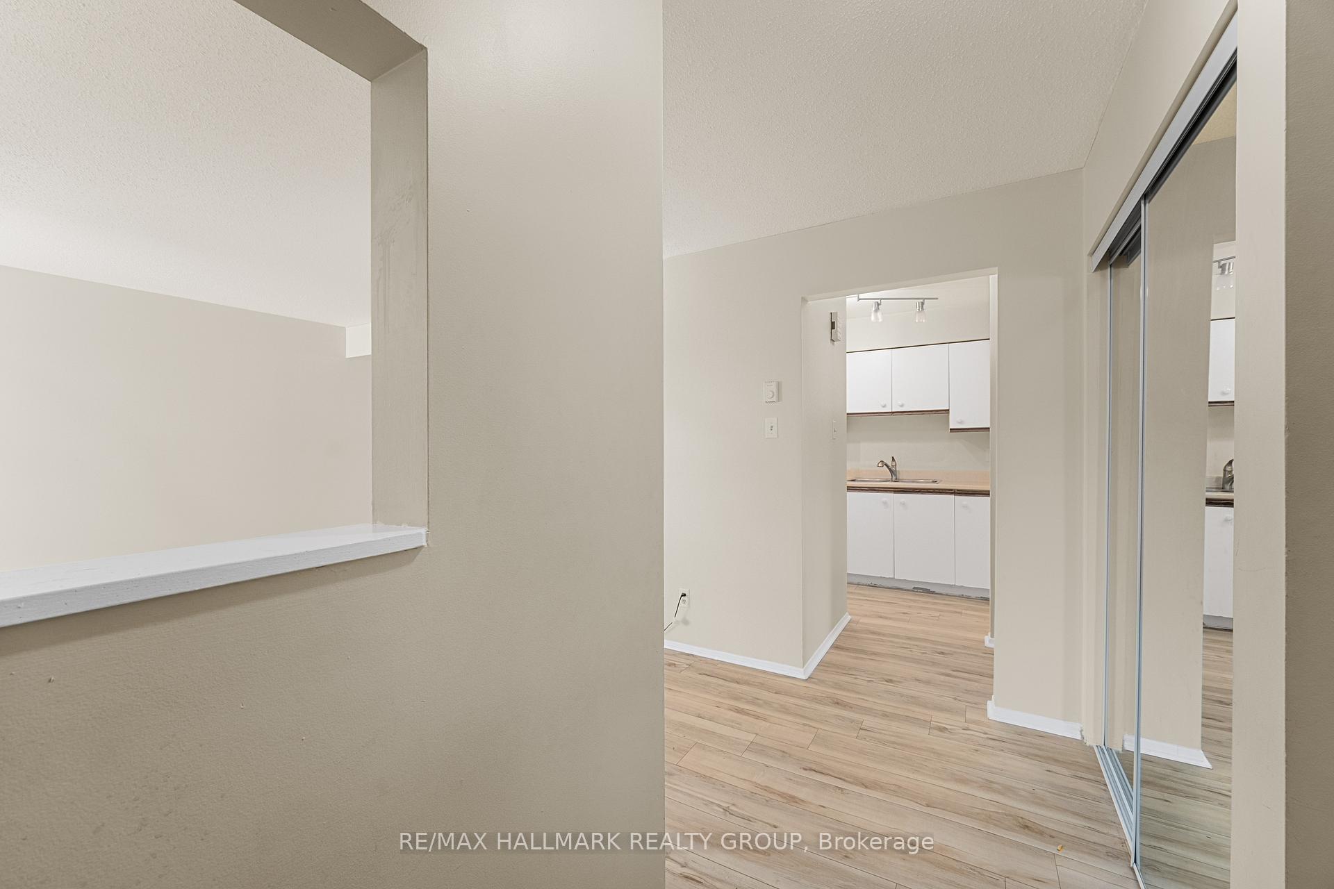 Photo 4 of Unit B, 20 Hart Avenue, Ottawa, Overbrook/Castle Heights — HOMEH
