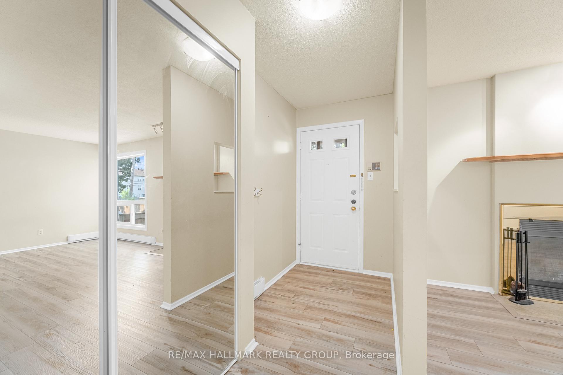 Photo 5 of Unit B, 20 Hart Avenue, Ottawa, Overbrook/Castle Heights — HOMEH