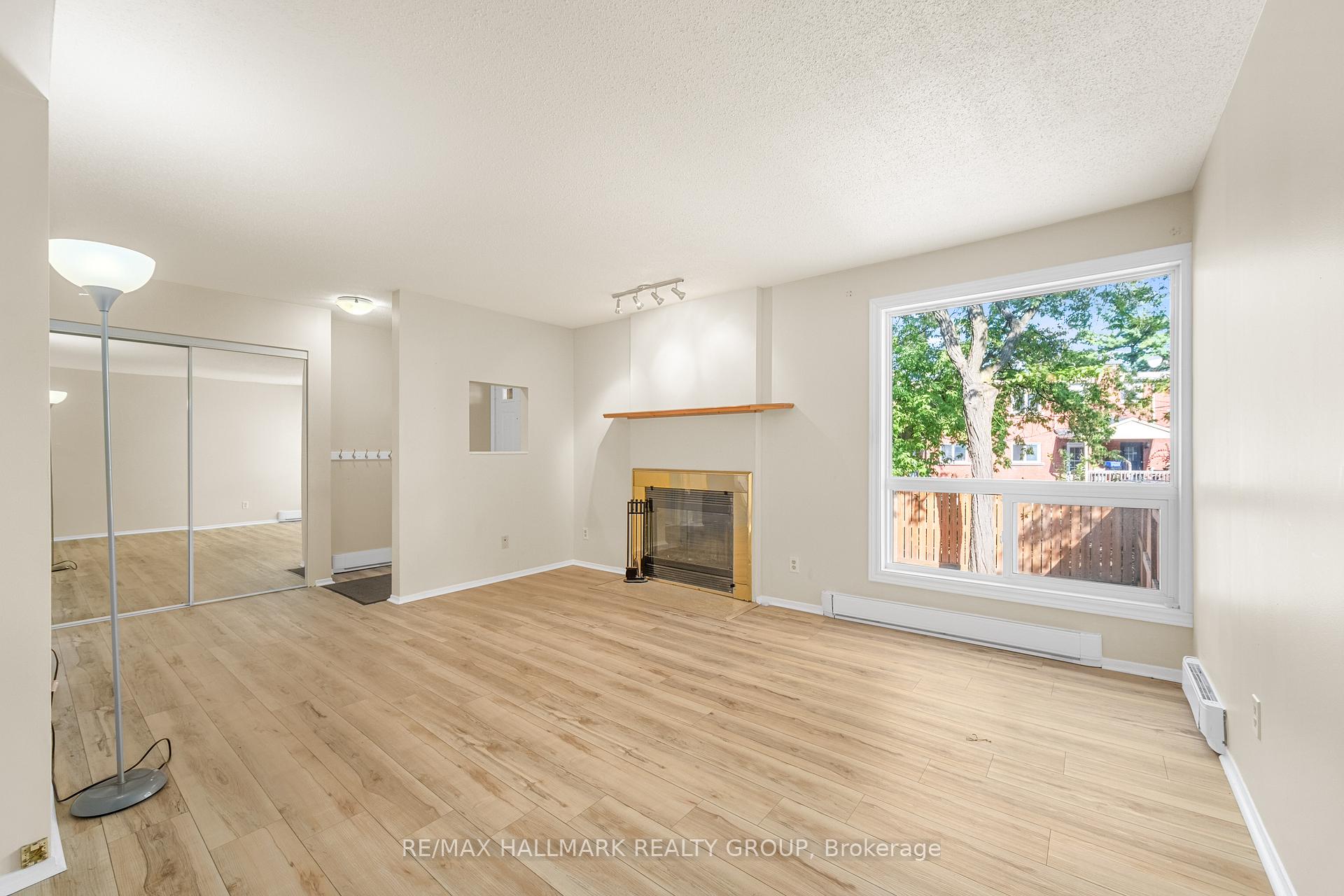 Photo 7 of Unit B, 20 Hart Avenue, Ottawa, Overbrook/Castle Heights — HOMEH