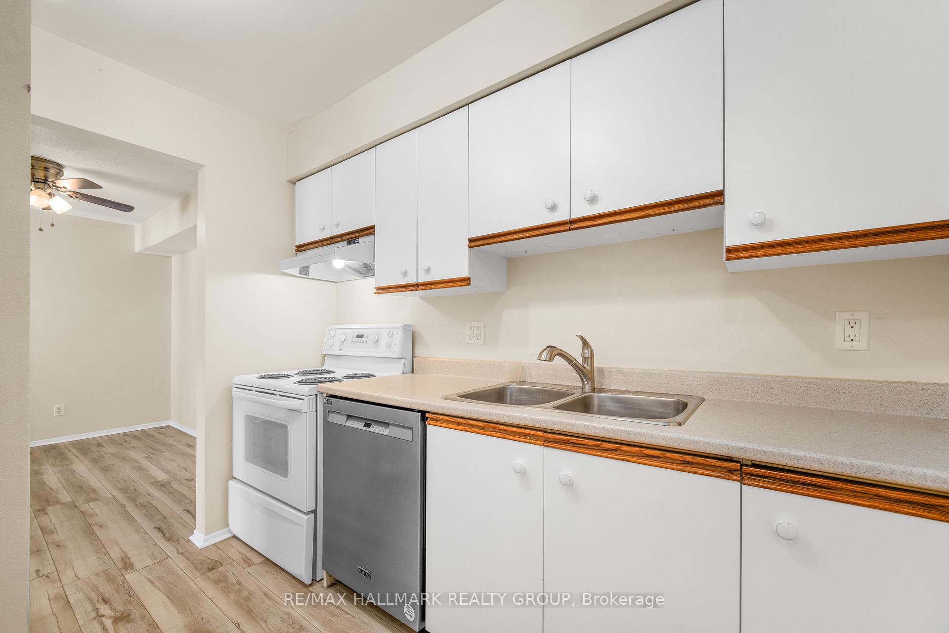 Photo 11 of Unit B, 20 Hart Avenue, Ottawa, Overbrook/Castle Heights — HOMEH