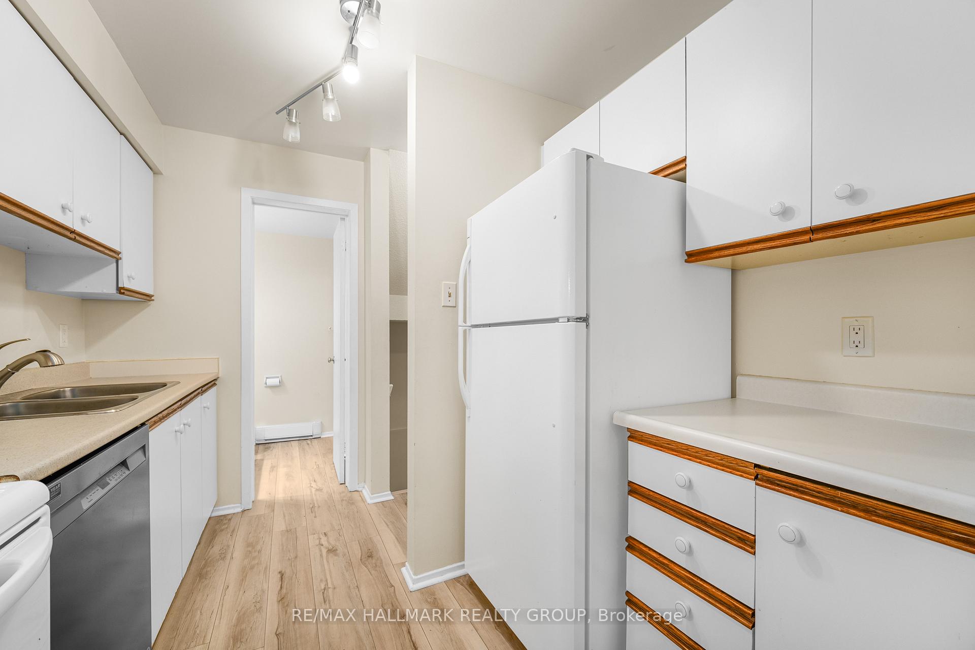 Photo 12 of Unit B, 20 Hart Avenue, Ottawa, Overbrook/Castle Heights — HOMEH