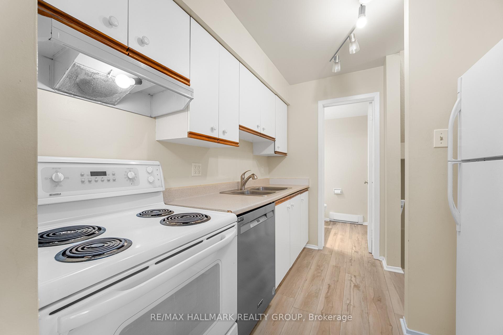 Photo 13 of Unit B, 20 Hart Avenue, Ottawa, Overbrook/Castle Heights — HOMEH