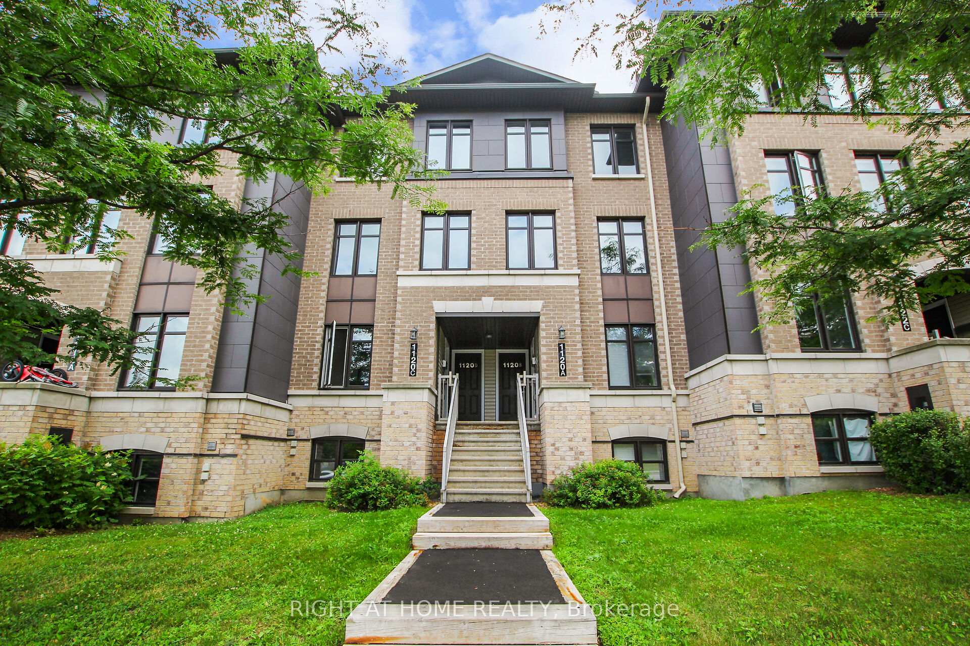 Front of Unit B, 1120 Klondike Road