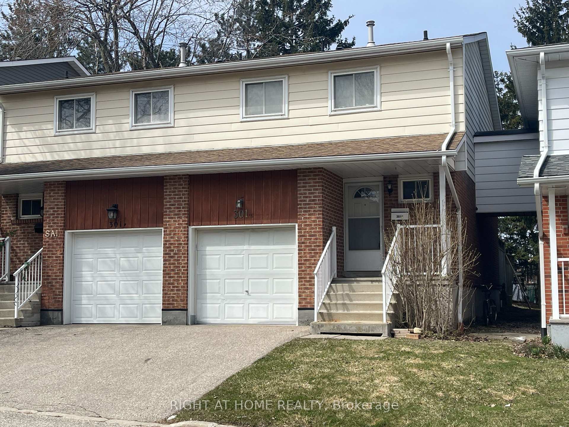 Photo 1 of 301E Bluevale Street N, Waterloo — HOMEH