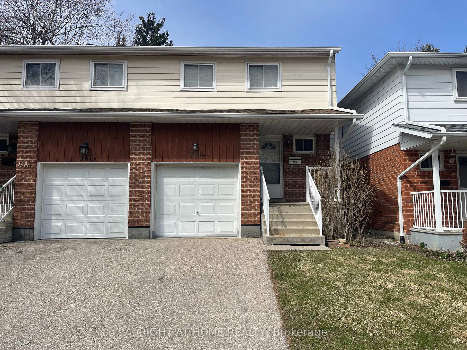 Photo 2 of 301E Bluevale Street N, Waterloo — HOMEH