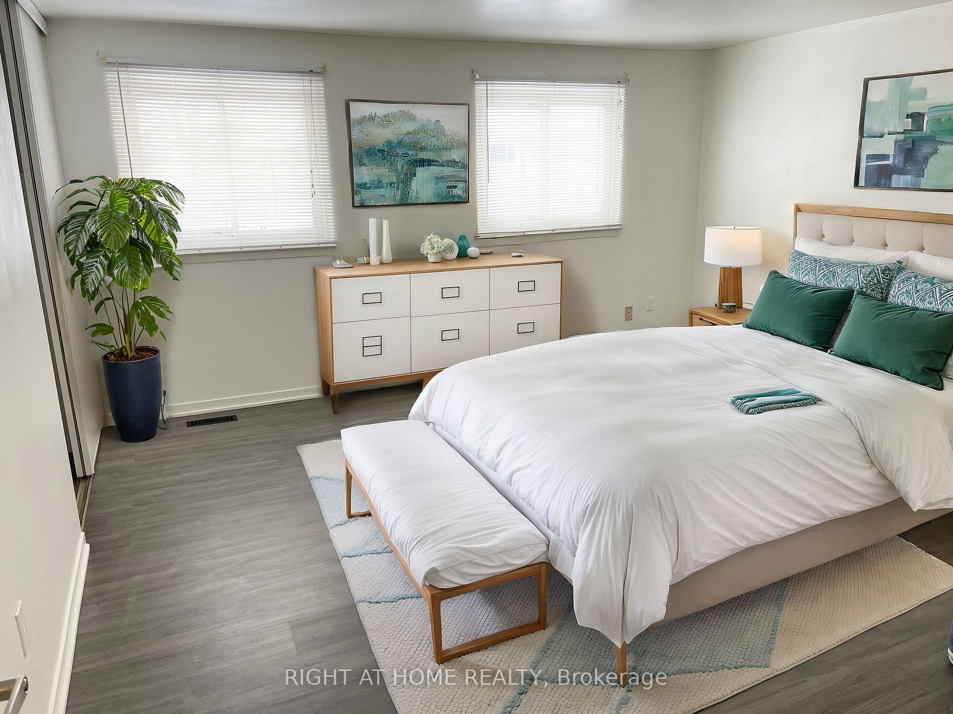 Photo 3 of 301E Bluevale Street N, Waterloo — HOMEH