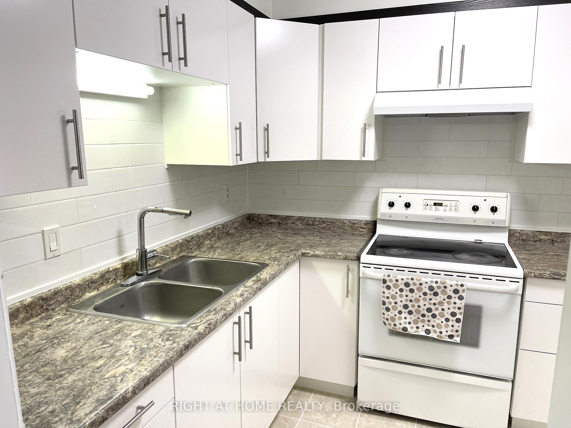 Photo 4 of 301E Bluevale Street N, Waterloo — HOMEH