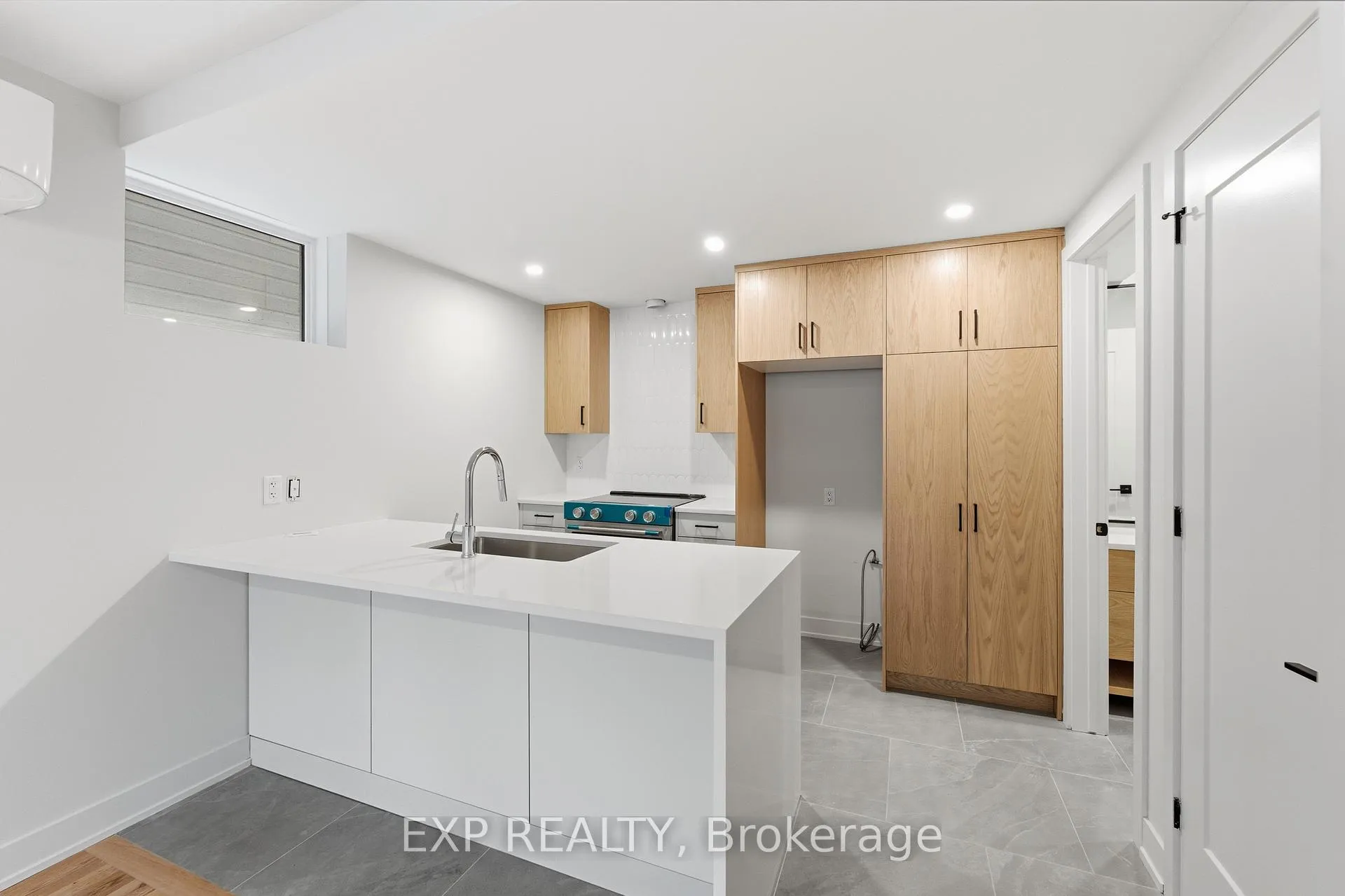 Photo 2 of Unit #D, 512 Roosevelt Avenue, Ottawa, McKellar/Highland — HOMEH