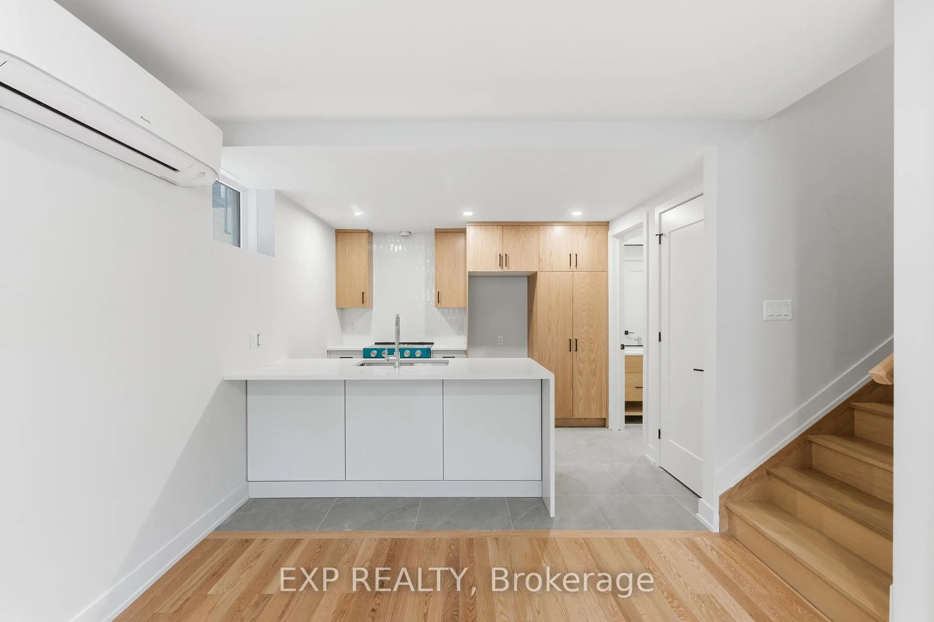 Photo 3 of Unit #D, 512 Roosevelt Avenue, Ottawa, McKellar/Highland — HOMEH