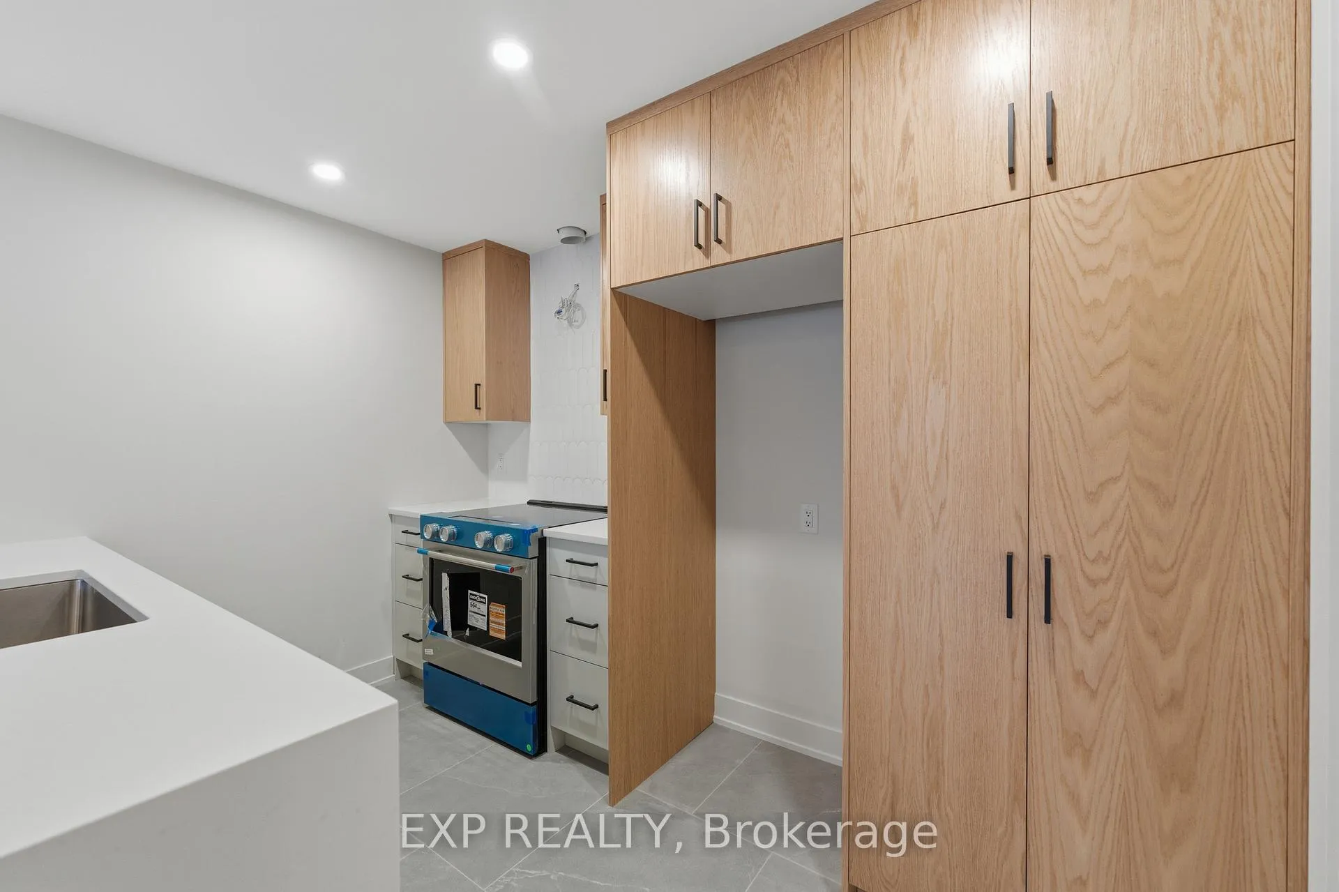 Photo 4 of Unit #D, 512 Roosevelt Avenue, Ottawa, McKellar/Highland — HOMEH