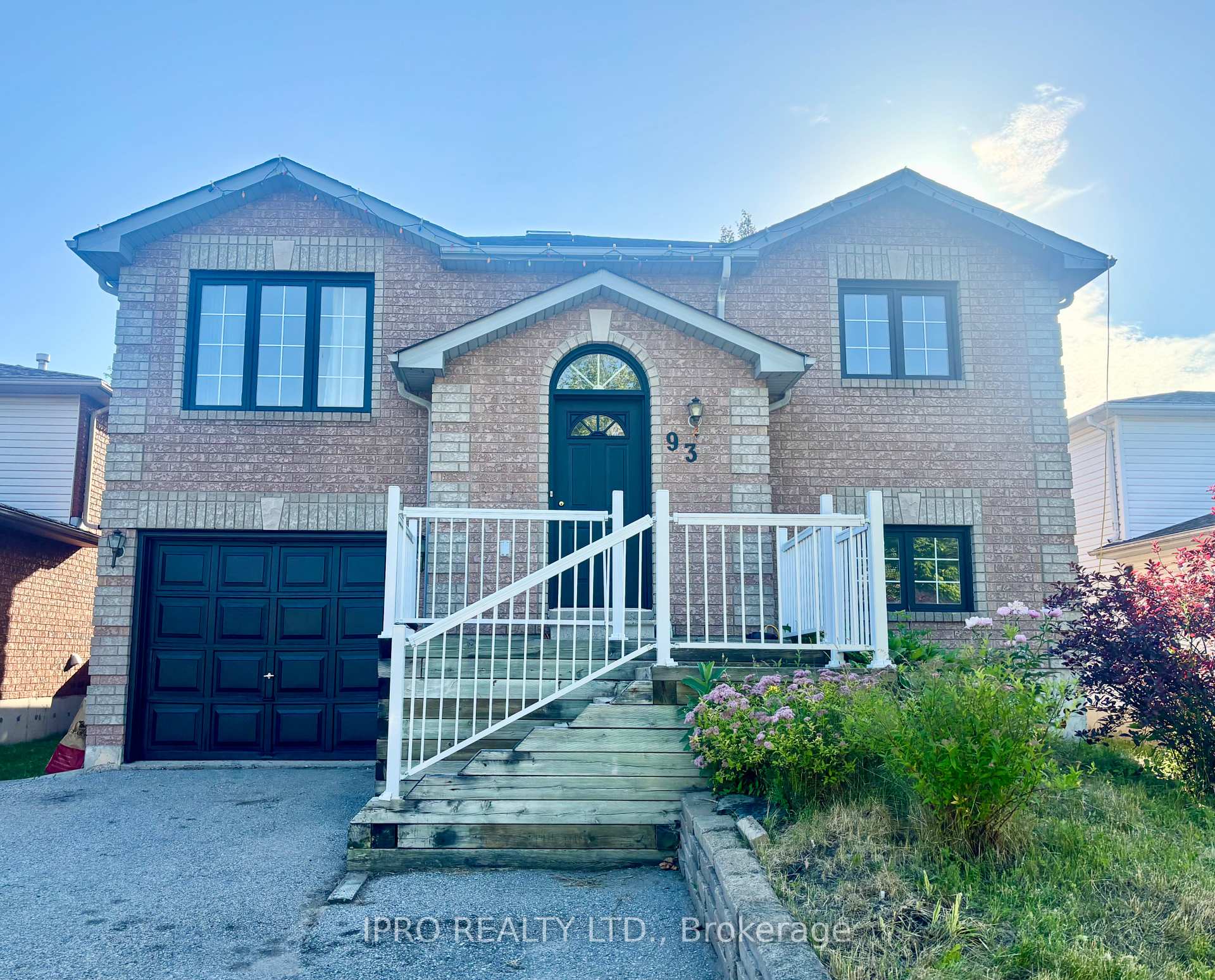Photo 1 of Upper - 93 Columbia Road, Barrie, Holly — HOMEH