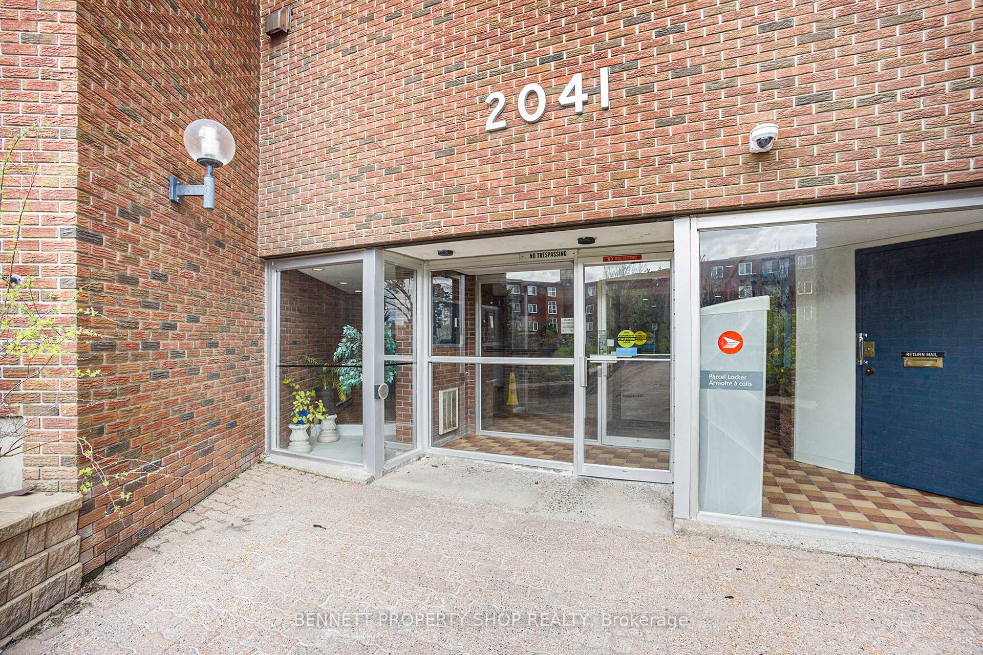 Photo 2 of Unit 206, 2041 Arrowsmith Drive, Ottawa, Beacon Hill South — HOMEH