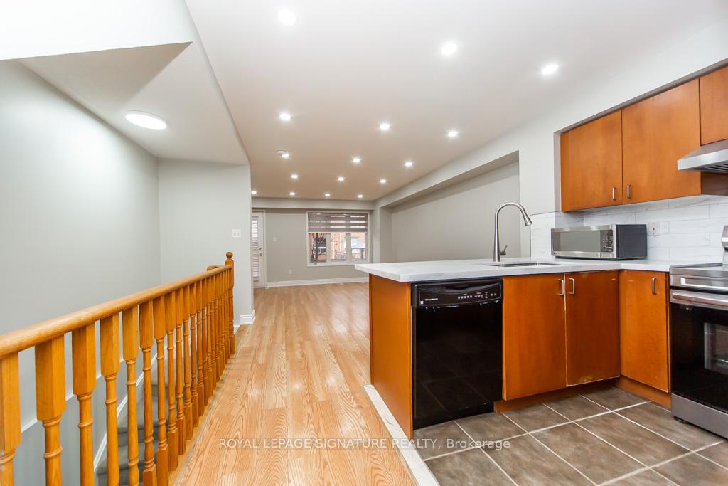 Photo 8 of Unit 22, 5050 Intrepid Drive, Mississauga, Churchill Meadows — HOMEH