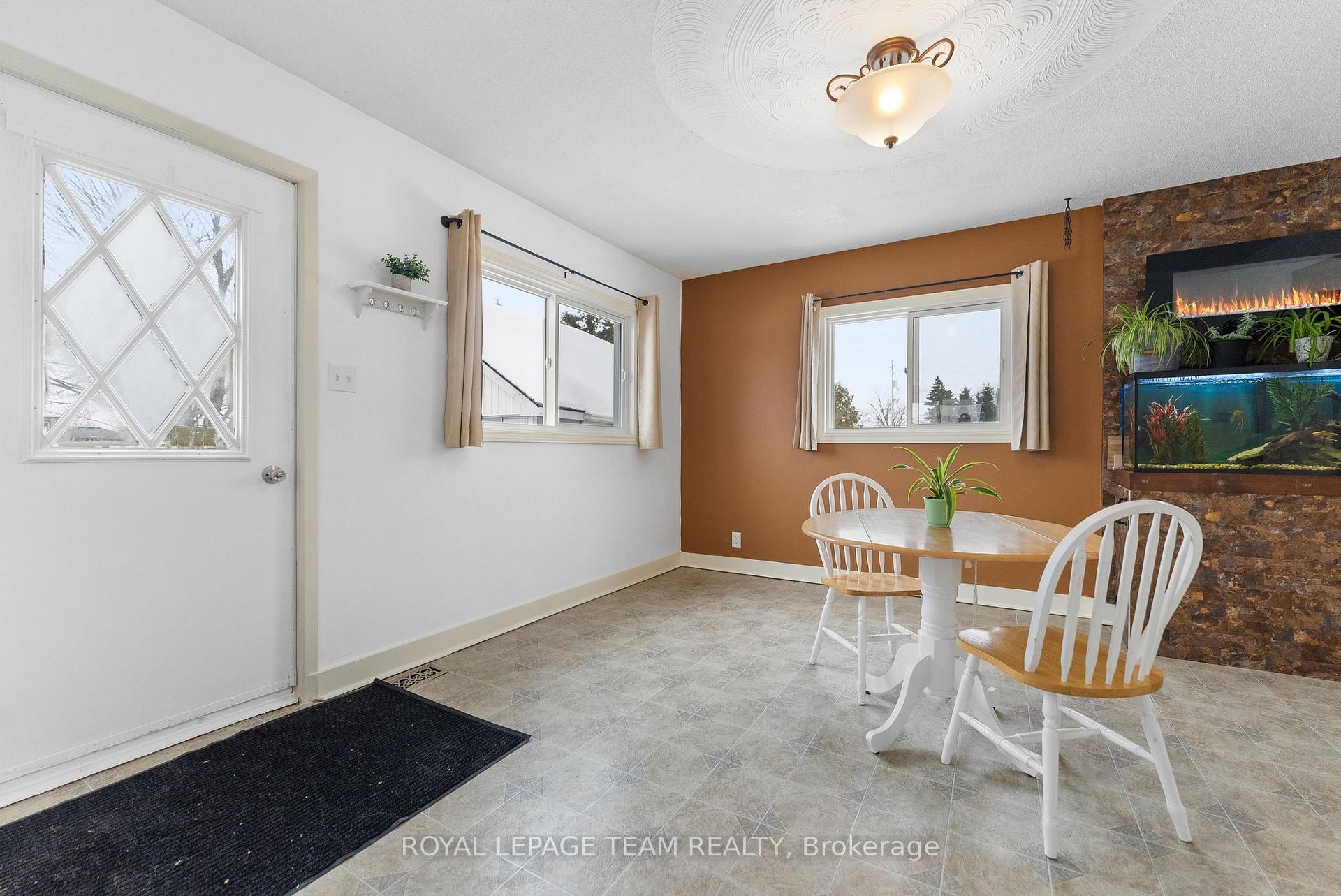 Photo 4 of 6472 Russell Road, Ottawa, Carlsbad Springs — HOMEH