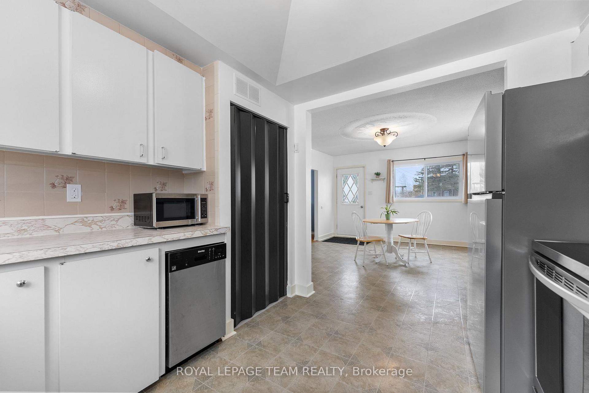 Photo 7 of 6472 Russell Road, Ottawa, Carlsbad Springs — HOMEH