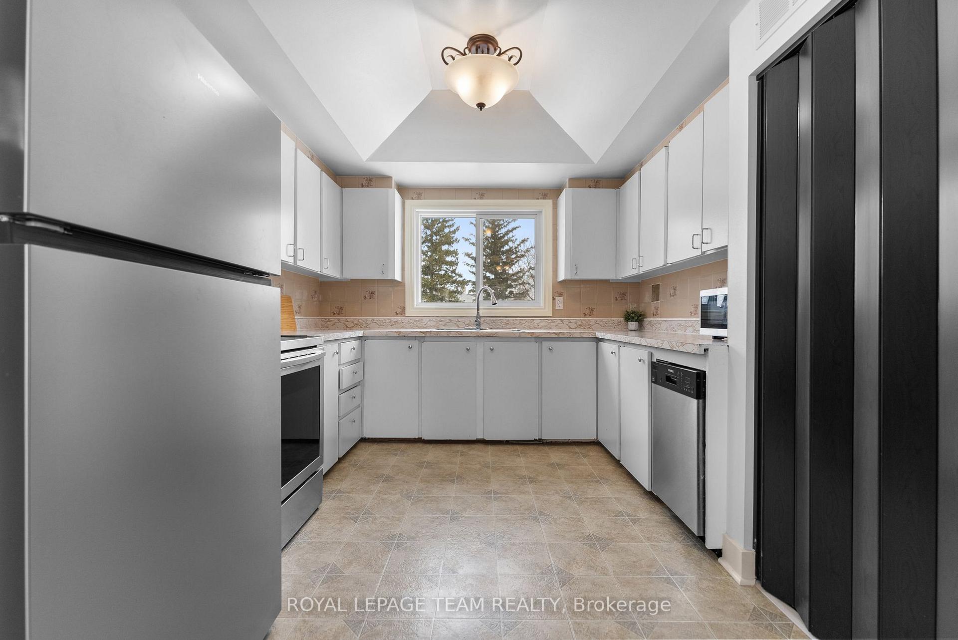 Photo 8 of 6472 Russell Road, Ottawa, Carlsbad Springs — HOMEH