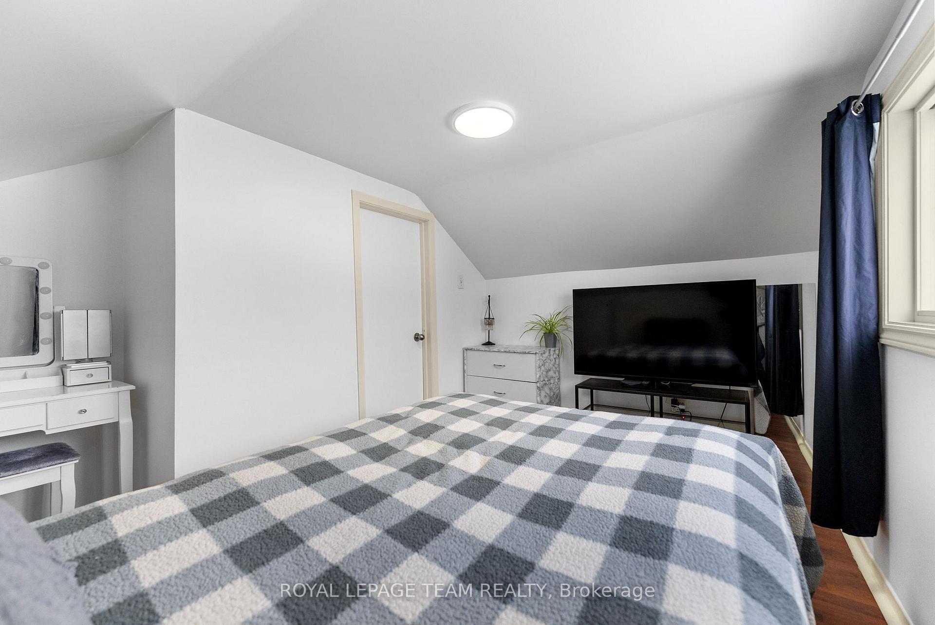 Photo 17 of 6472 Russell Road, Ottawa, Carlsbad Springs — HOMEH