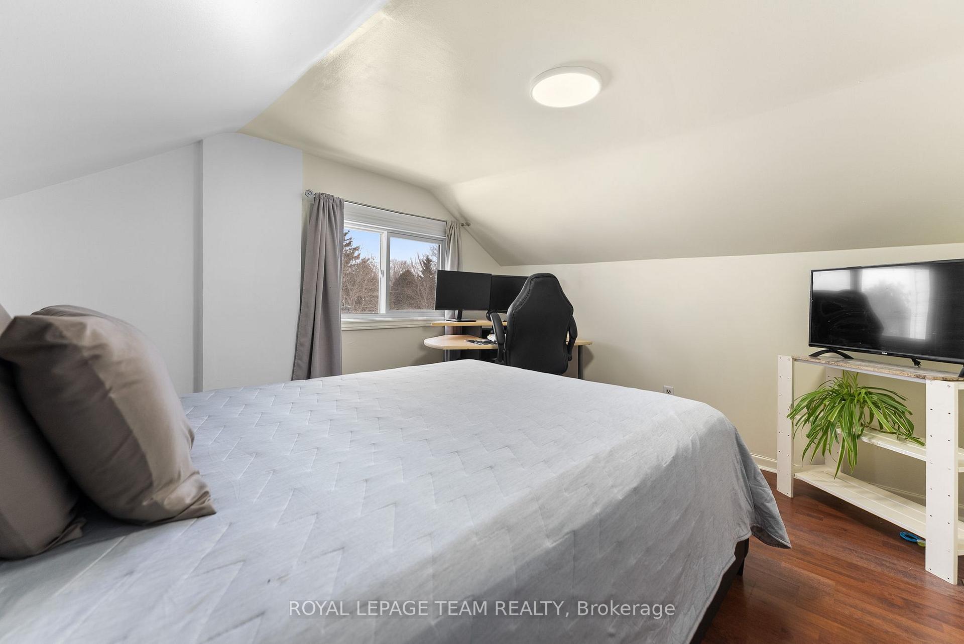 Photo 16 of 6472 Russell Road, Ottawa, Carlsbad Springs — HOMEH