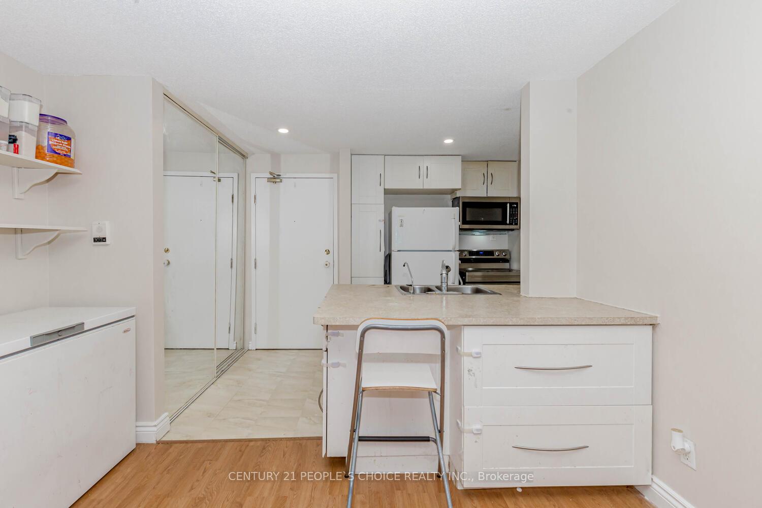 Photo 8 of Unit 303, 30 Bridge Street, Kitchener, Bridgeport — HOMEH