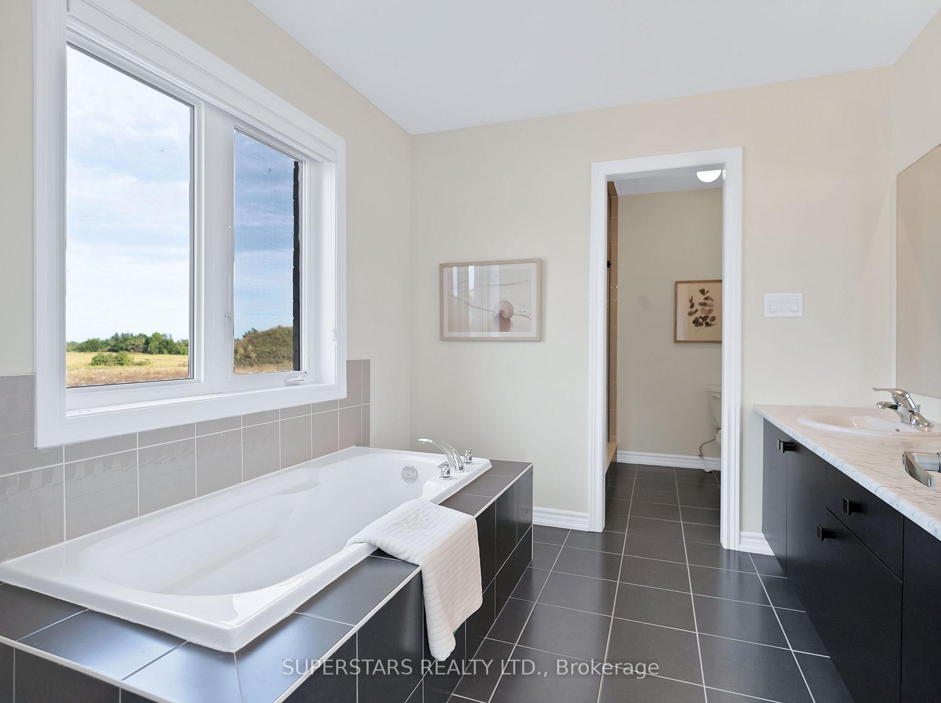 Photo 18 of 142 Terry Fox Drive, Barrie, Rural Barrie Southeast — HOMEH