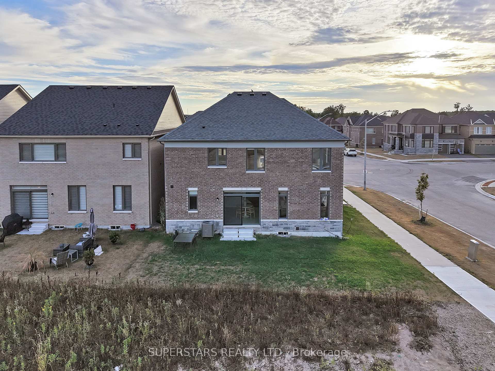 Photo 33 of 142 Terry Fox Drive, Barrie, Rural Barrie Southeast — HOMEH