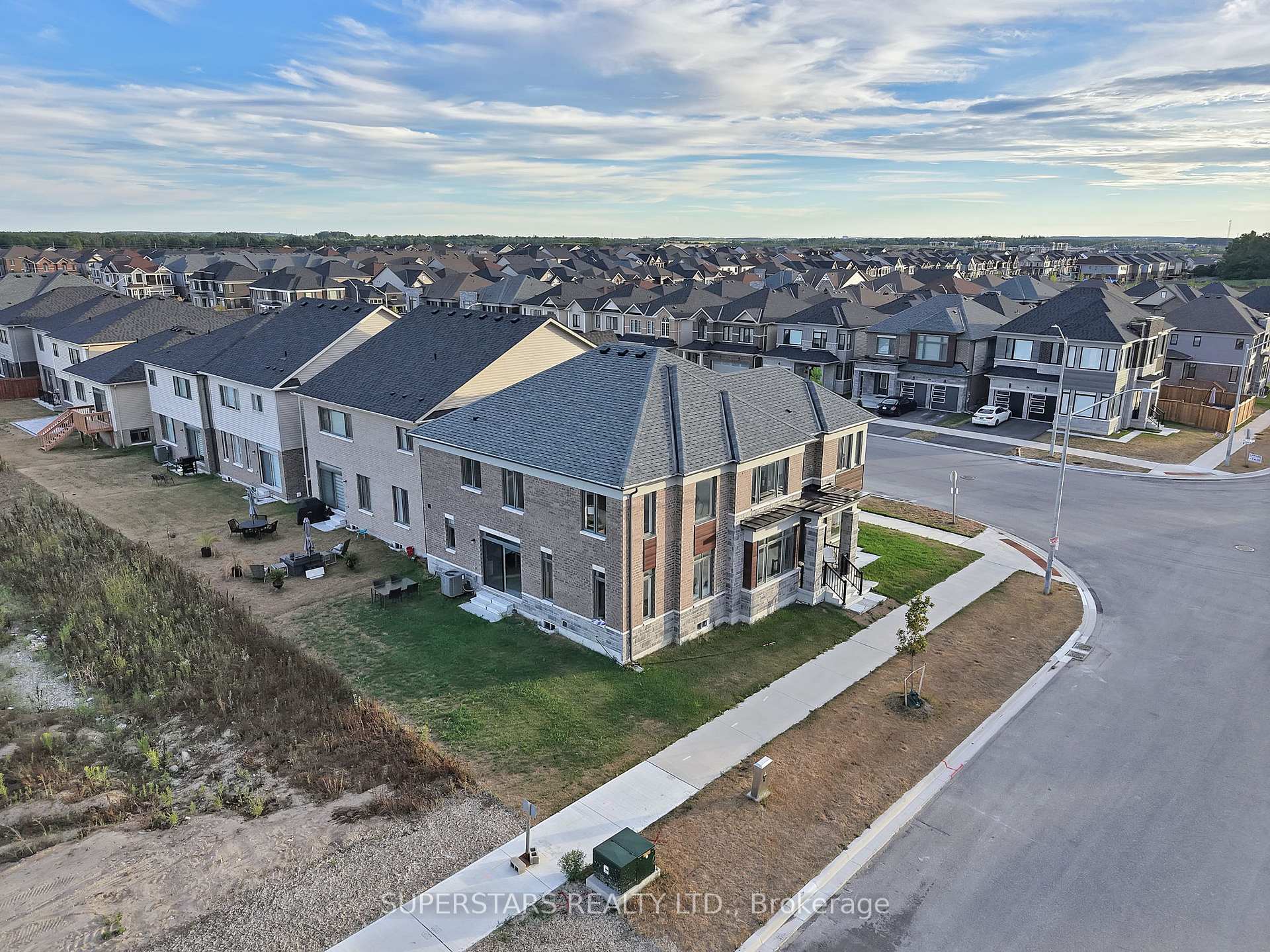 Photo 35 of 142 Terry Fox Drive, Barrie, Rural Barrie Southeast — HOMEH