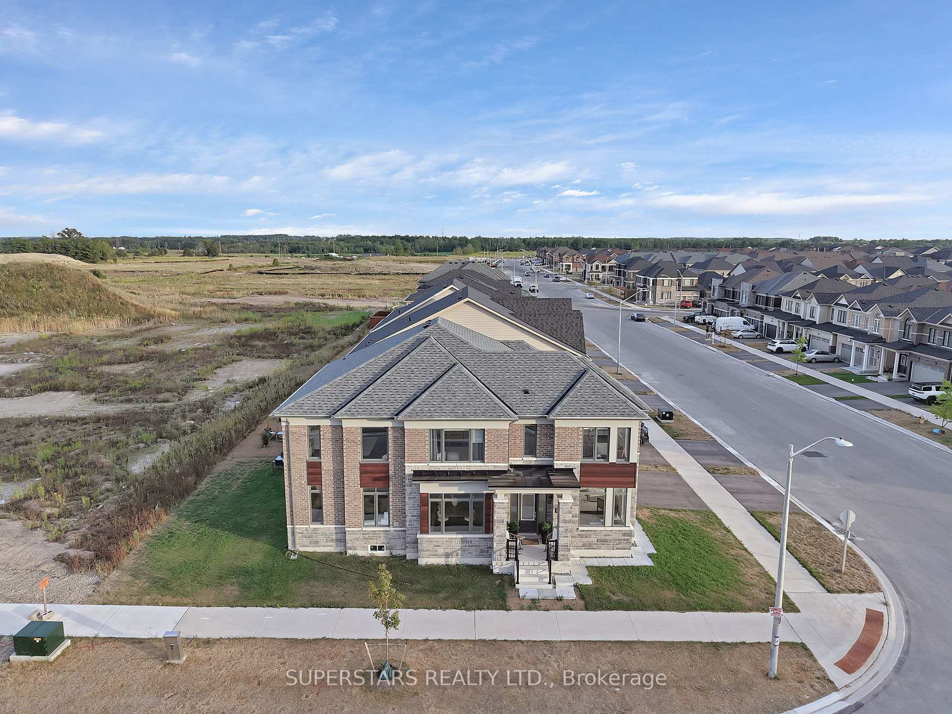 Photo 36 of 142 Terry Fox Drive, Barrie, Rural Barrie Southeast — HOMEH